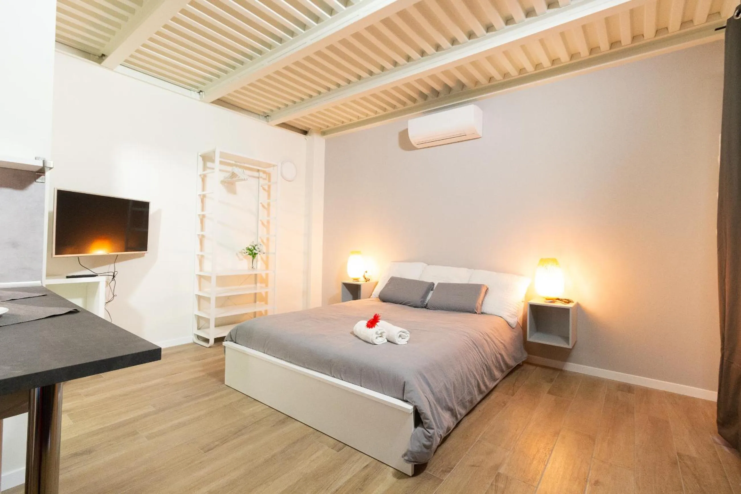 Bed in Alessia's Building- Affori FN