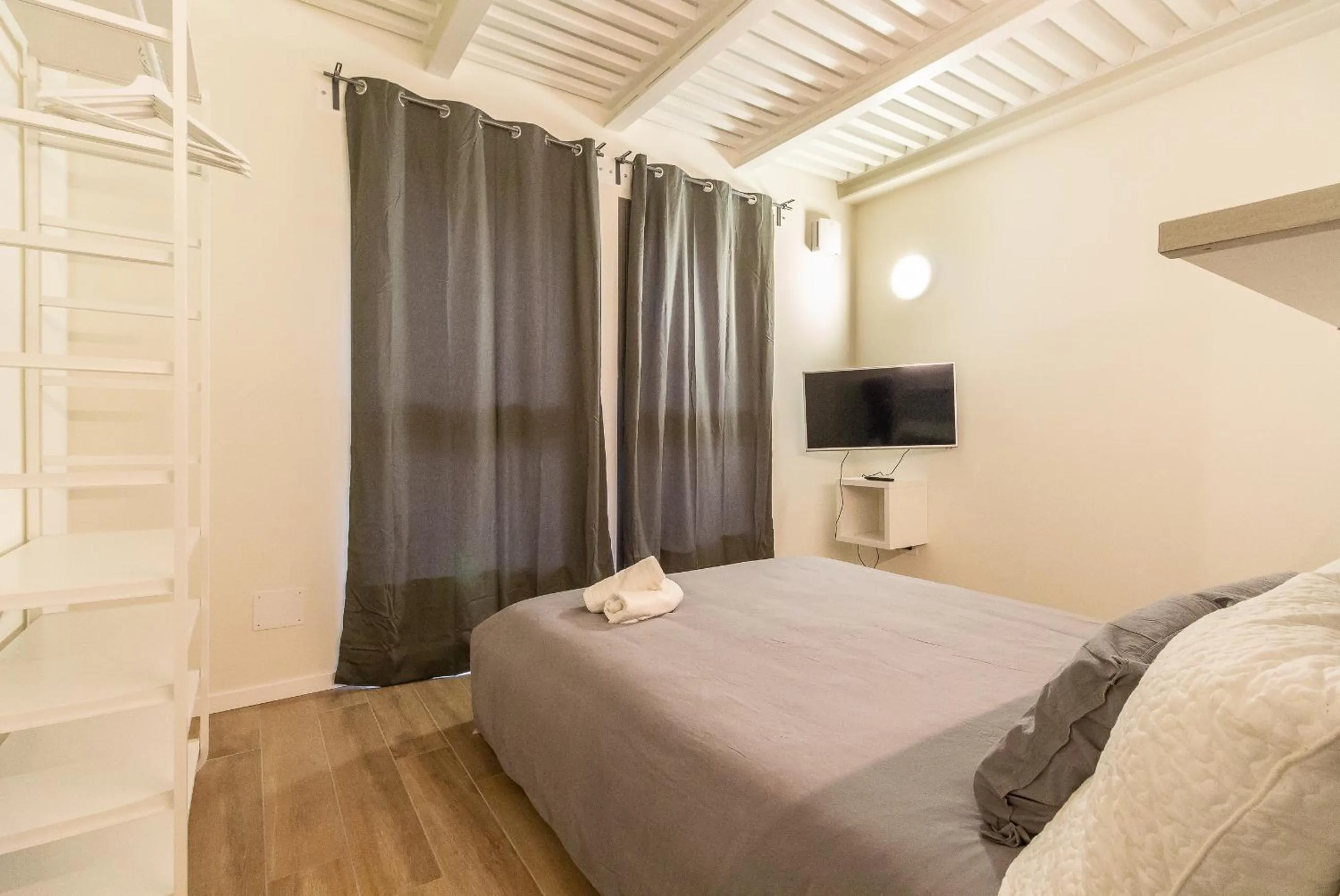 Bed in Alessia's Building- Affori FN