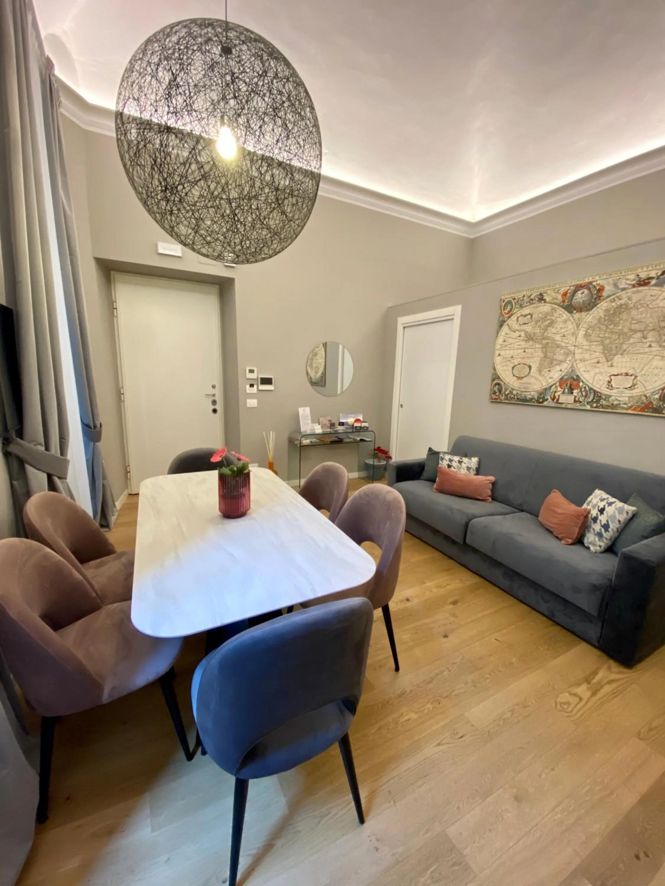 Communal lounge/ TV room in Savoia Suites Torino