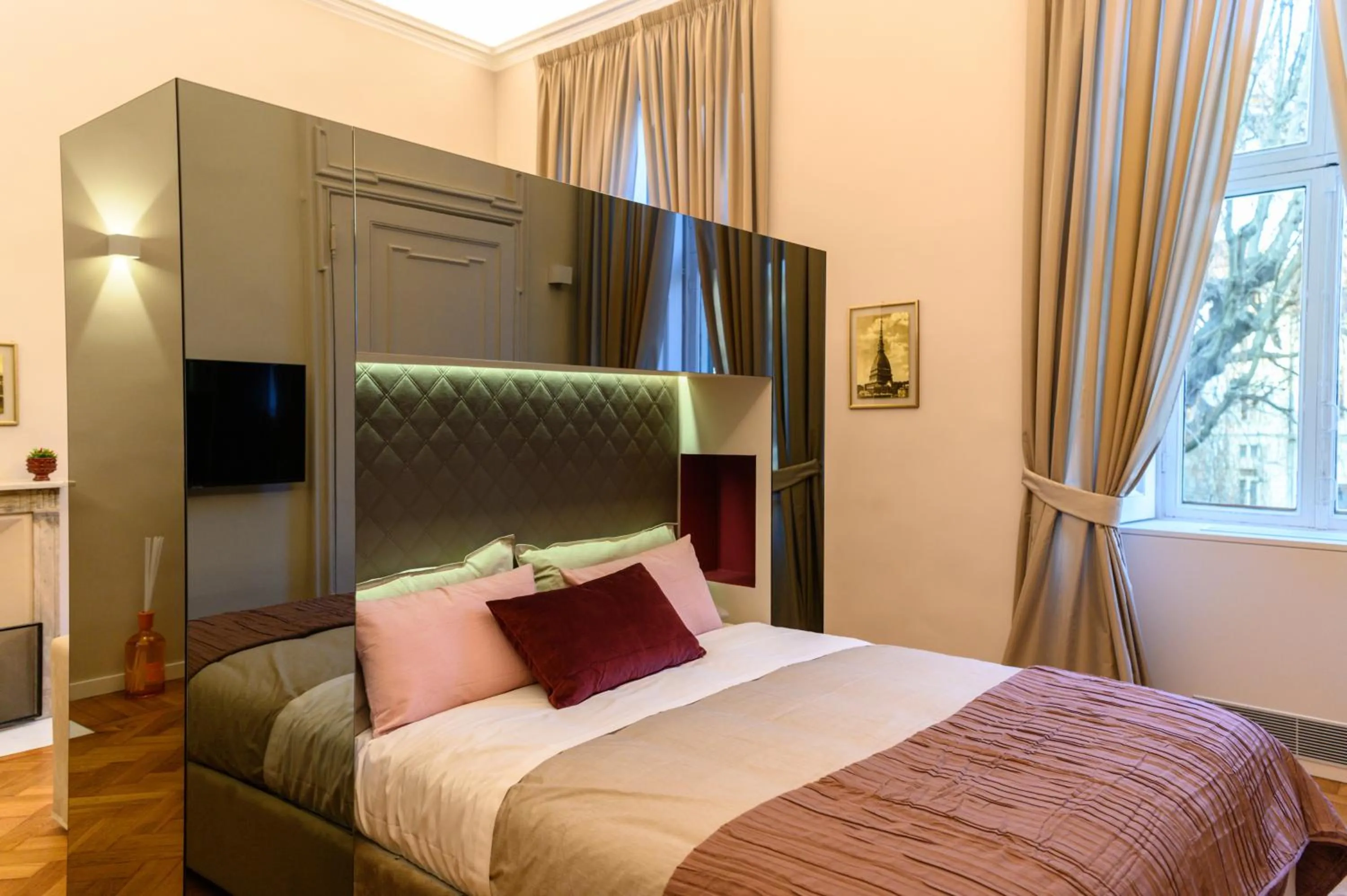 Bed in Savoia Suites Torino