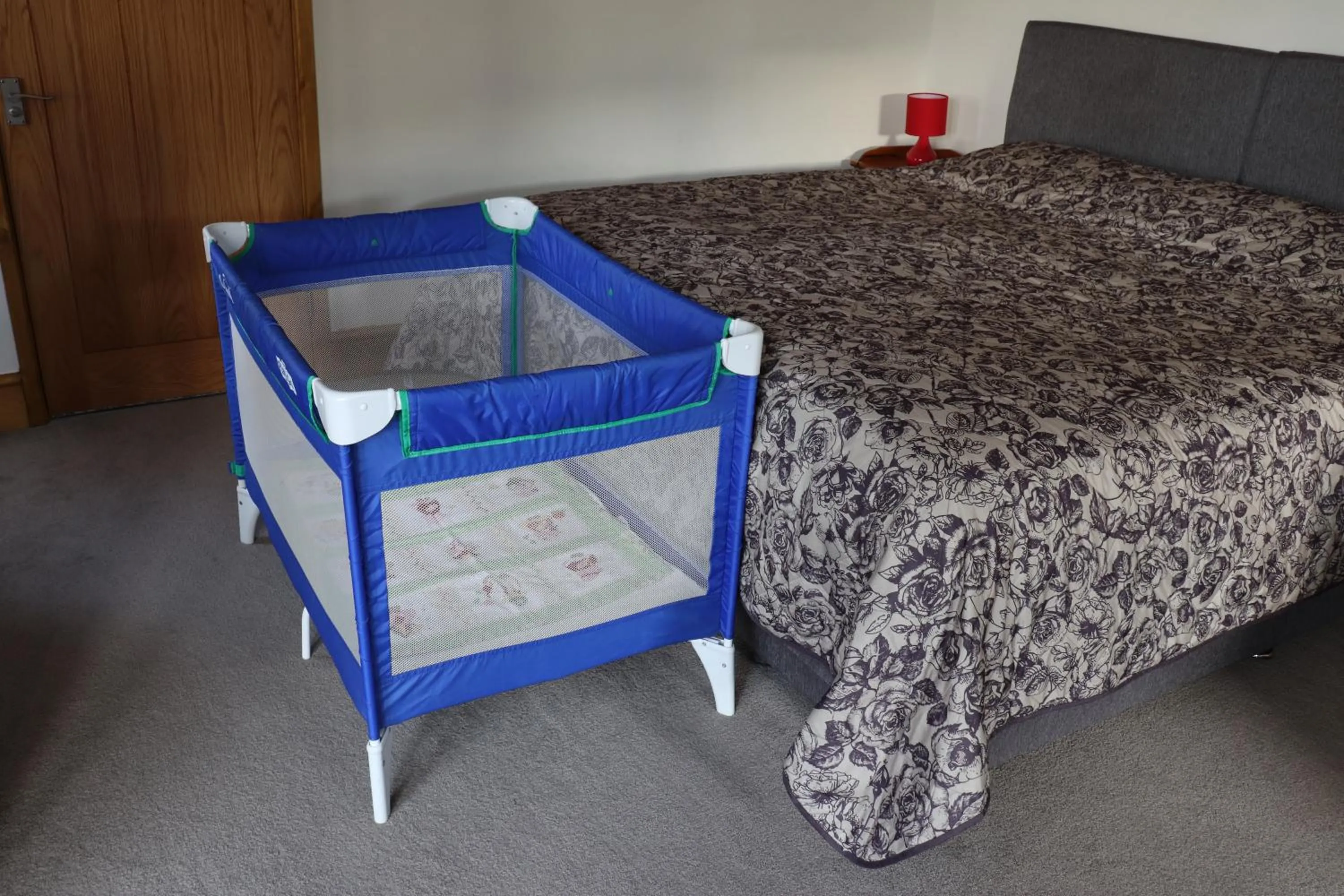 young children, Bed in Hill View