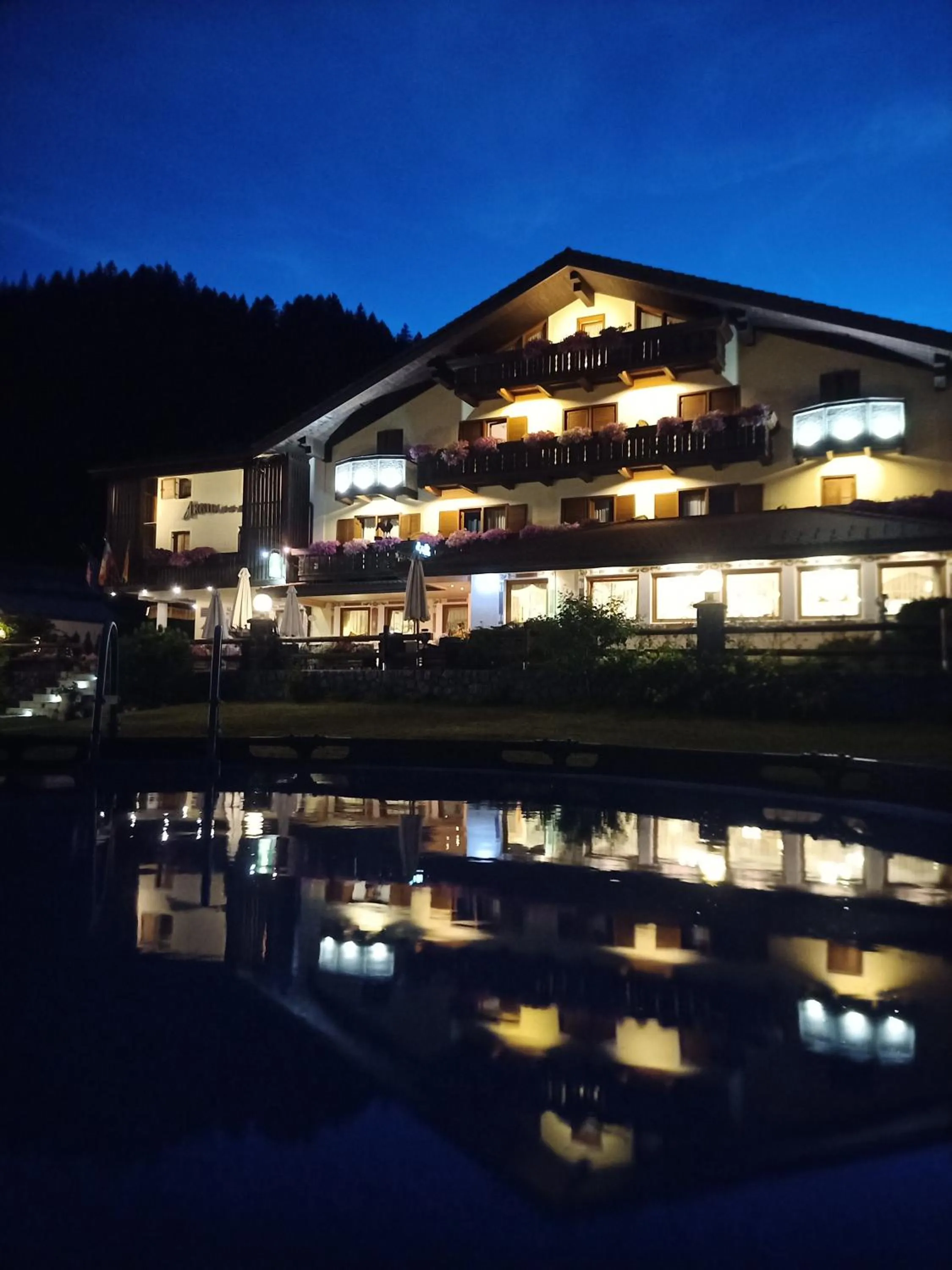 Night in Park Hotel Arnica