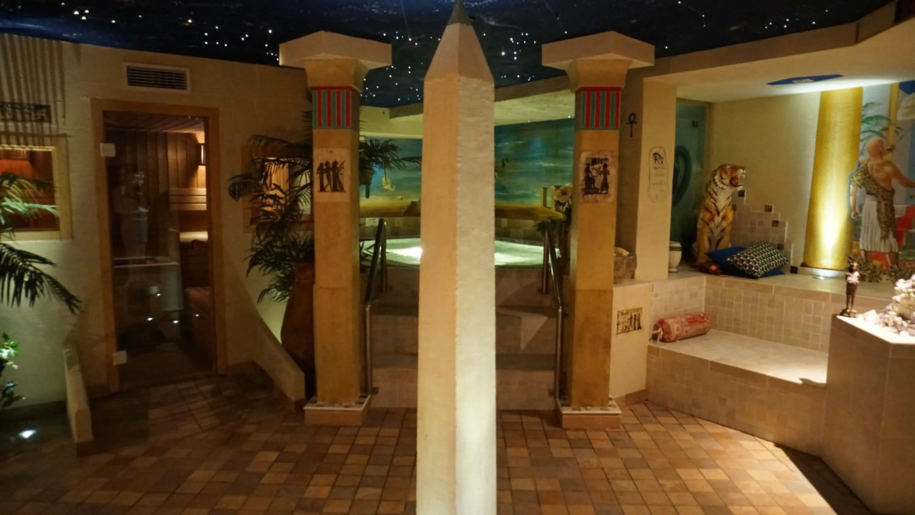 Swimming pool in Park Hotel Arnica