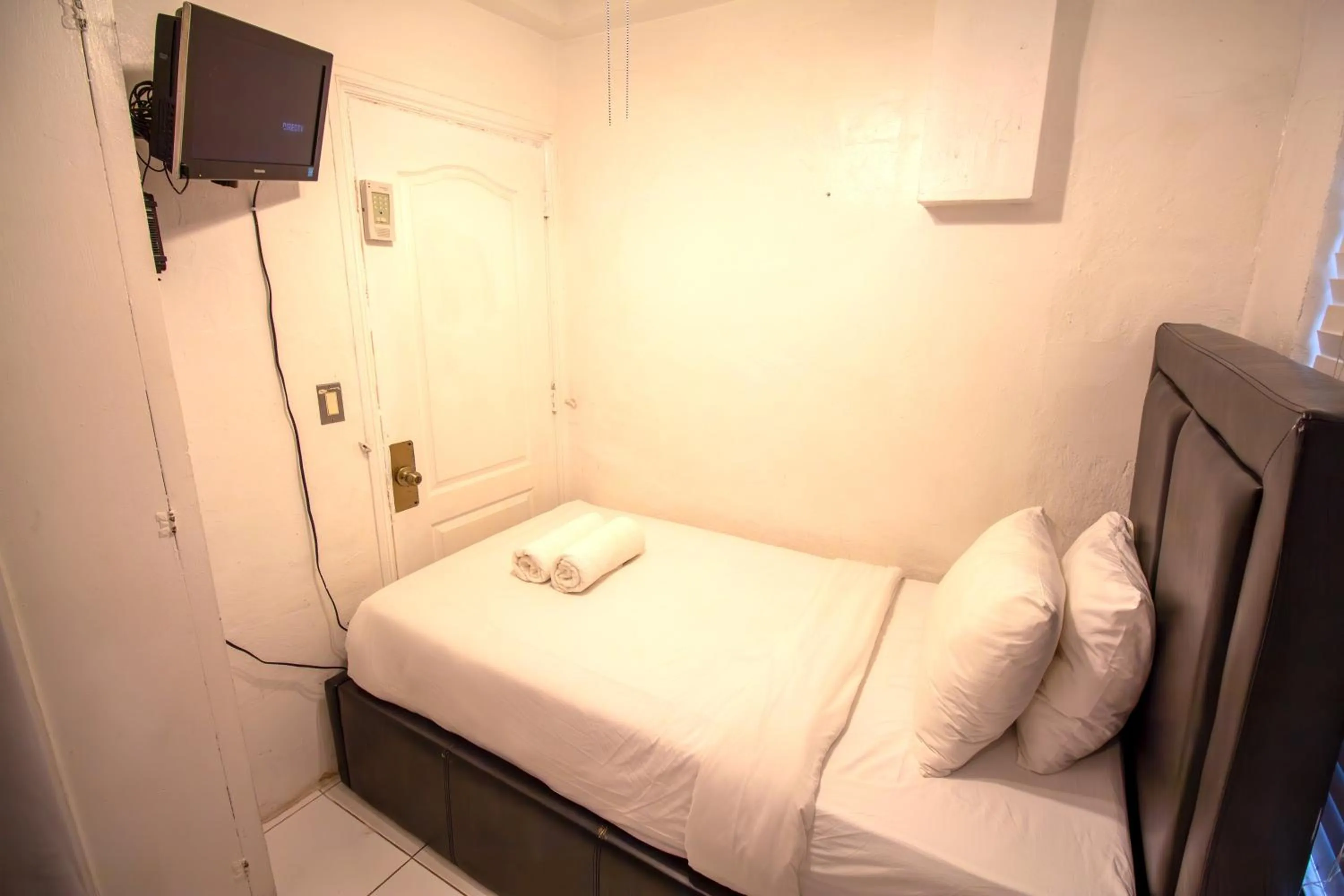 Bed in L'Etoile Apartments Part of the Oasis Casita Collection