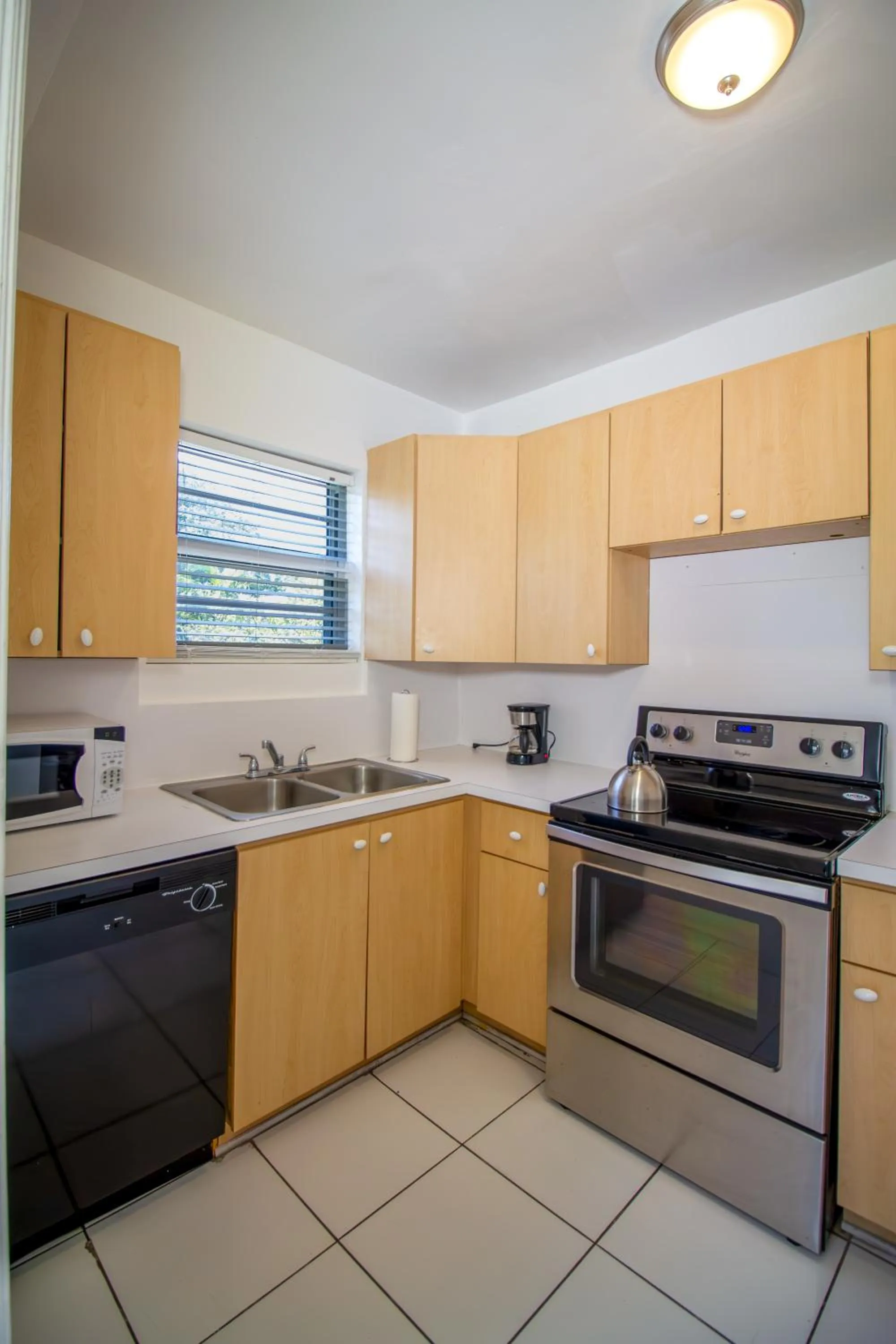 Kitchen or kitchenette in L'Etoile Apartments Part of the Oasis Casita Collection
