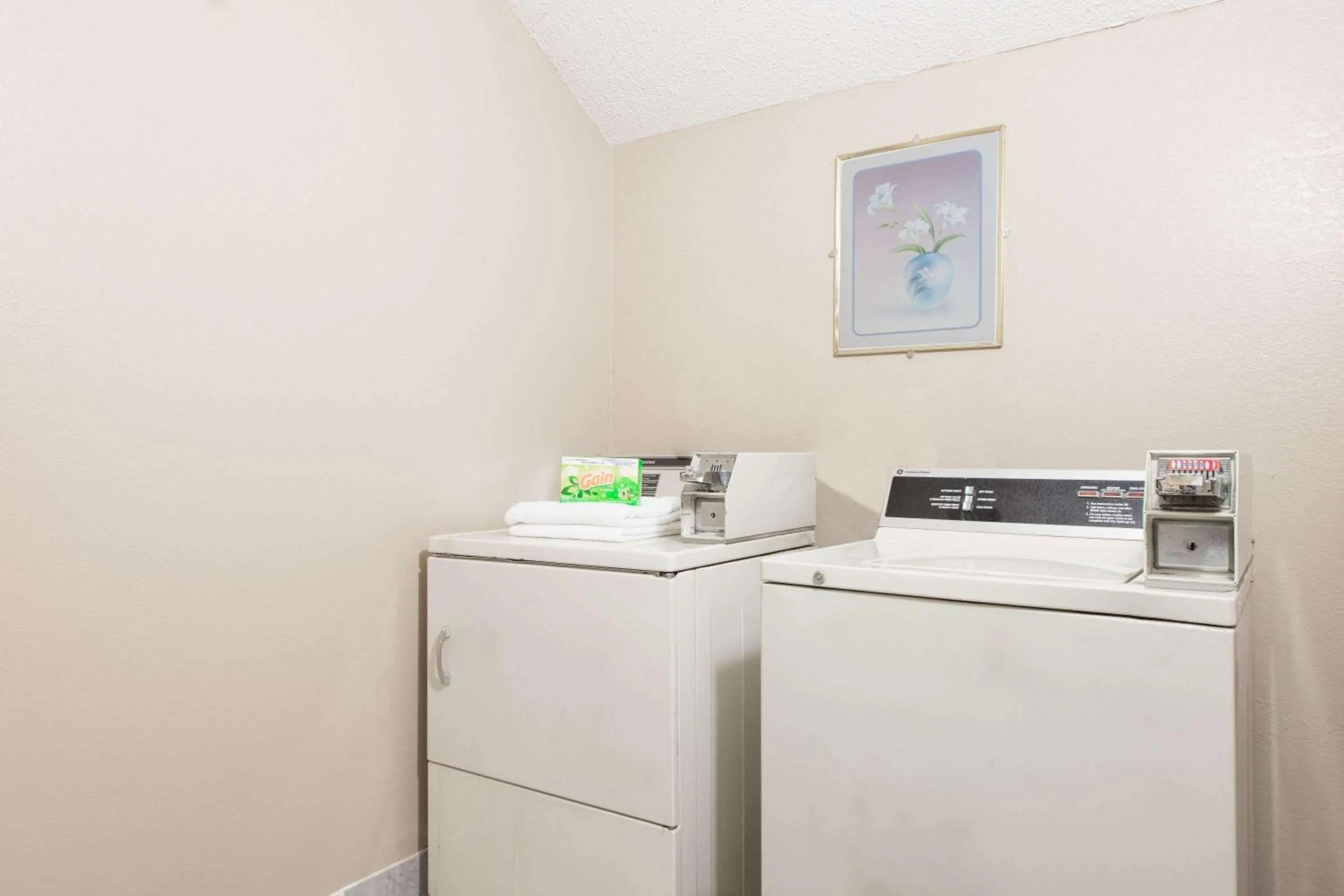 On site in Super 8 by Wyndham Sullivan