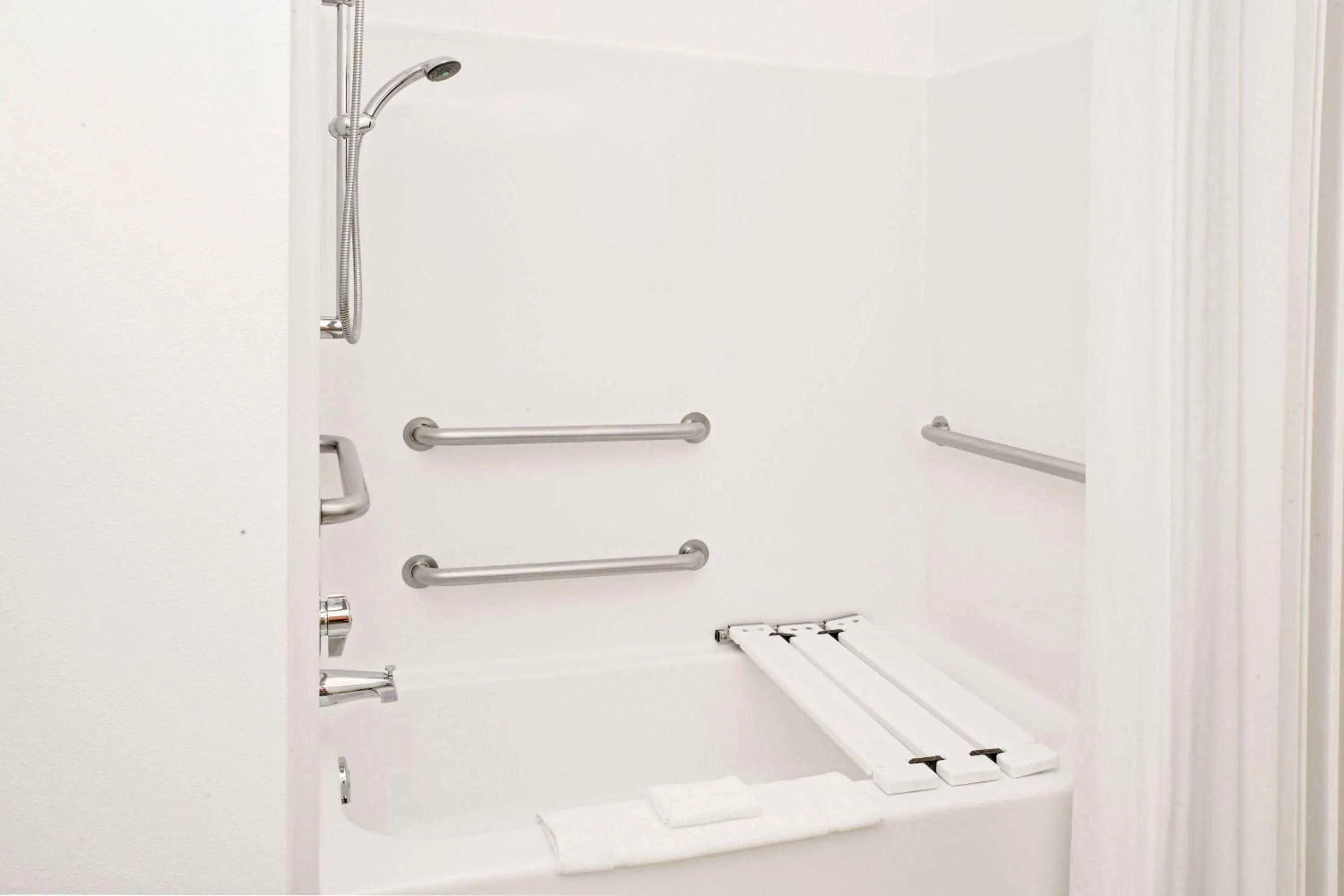 Bathroom in Super 8 by Wyndham Three Rivers