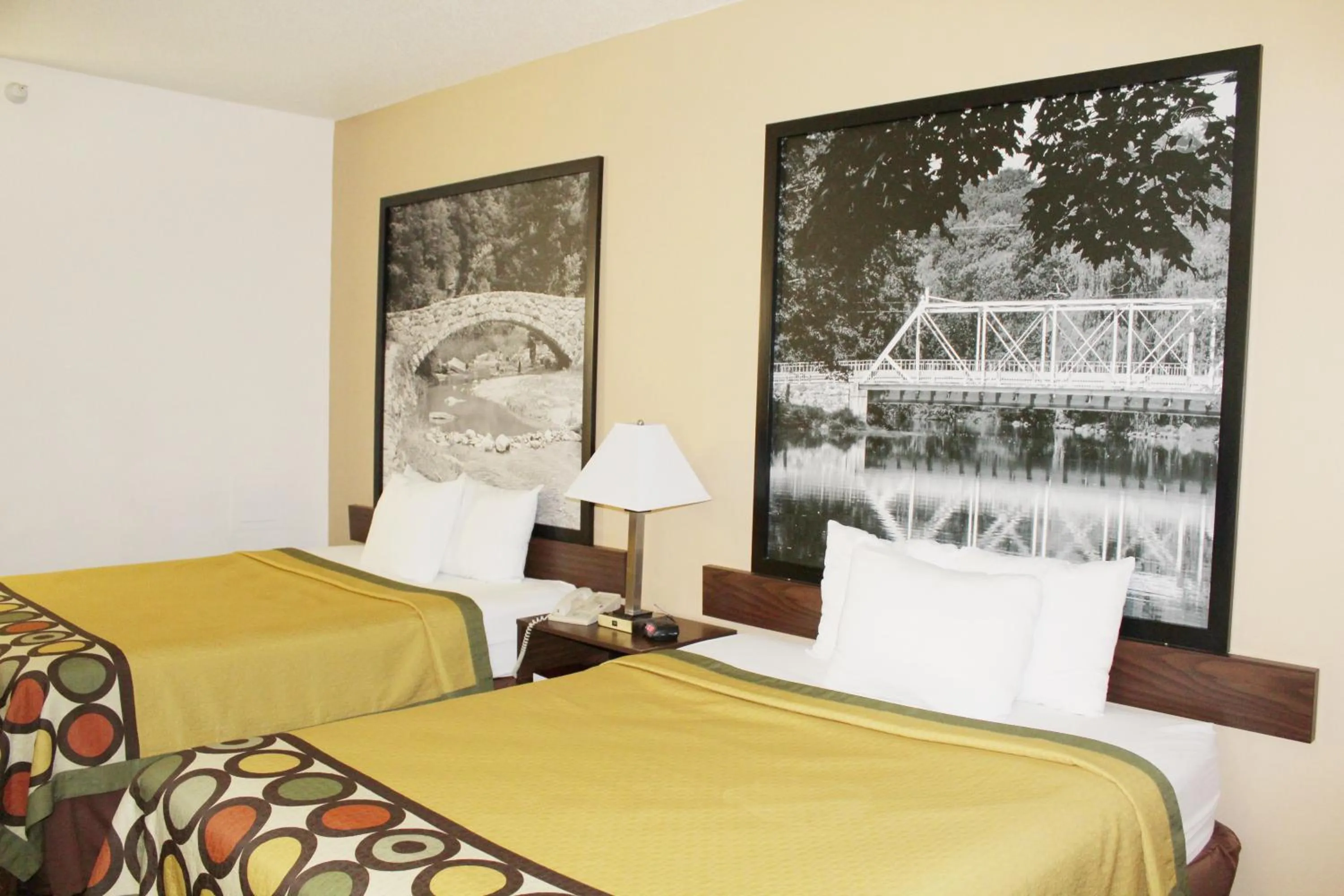 Bed in Super 8 by Wyndham Three Rivers