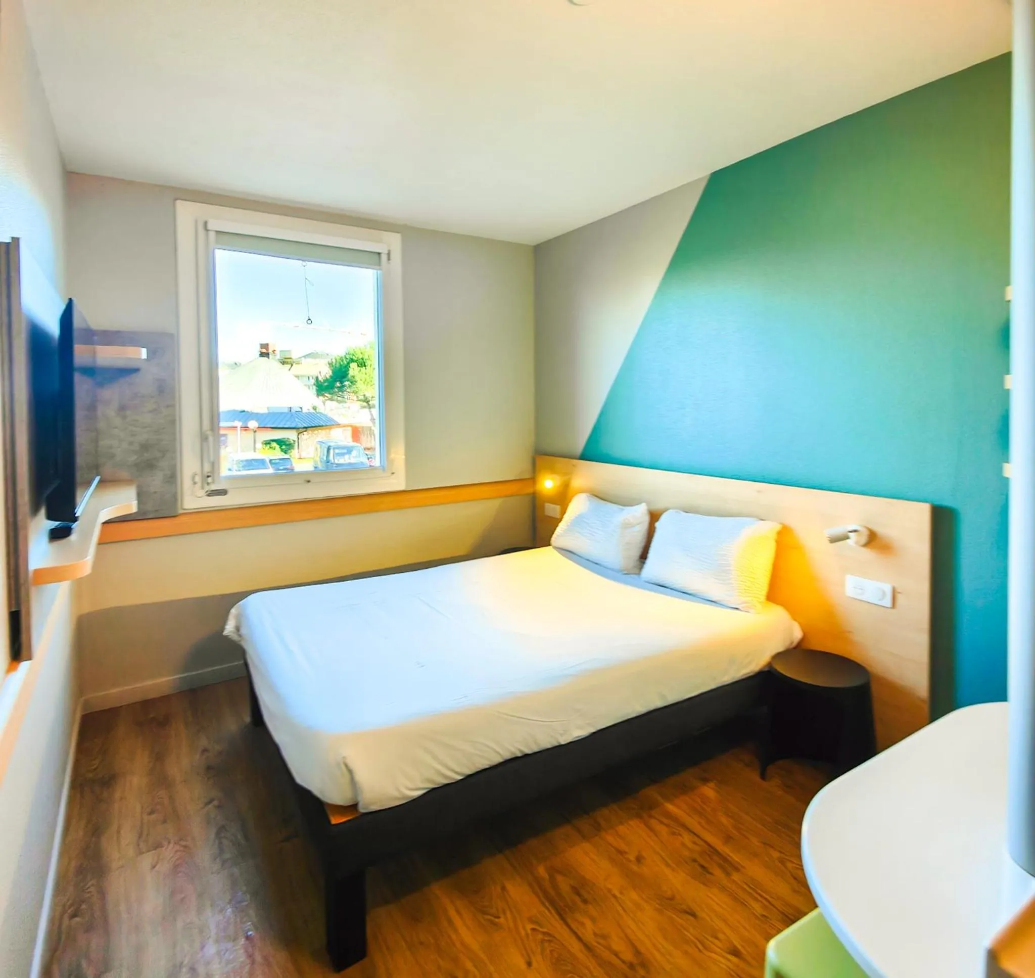 View (from property/room), Bed in ibis budget Rodez