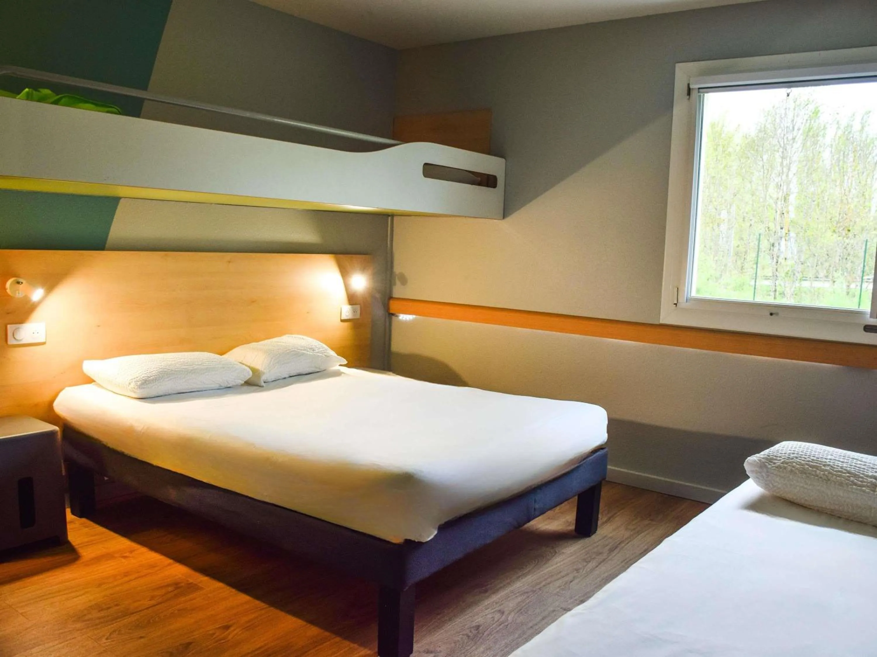 Bedroom, Bed in ibis budget Rodez