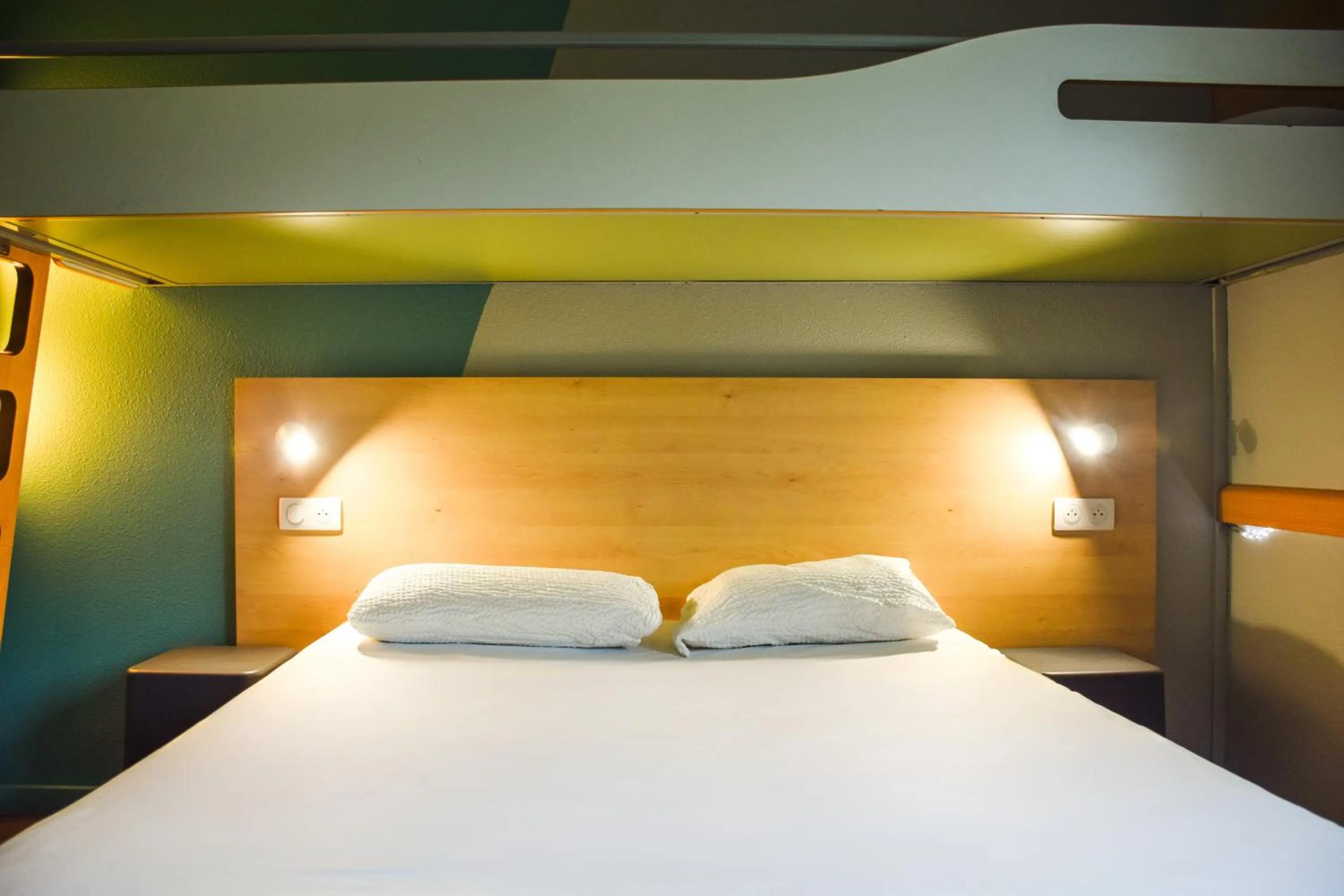 Bedroom, Bed in ibis budget Rodez