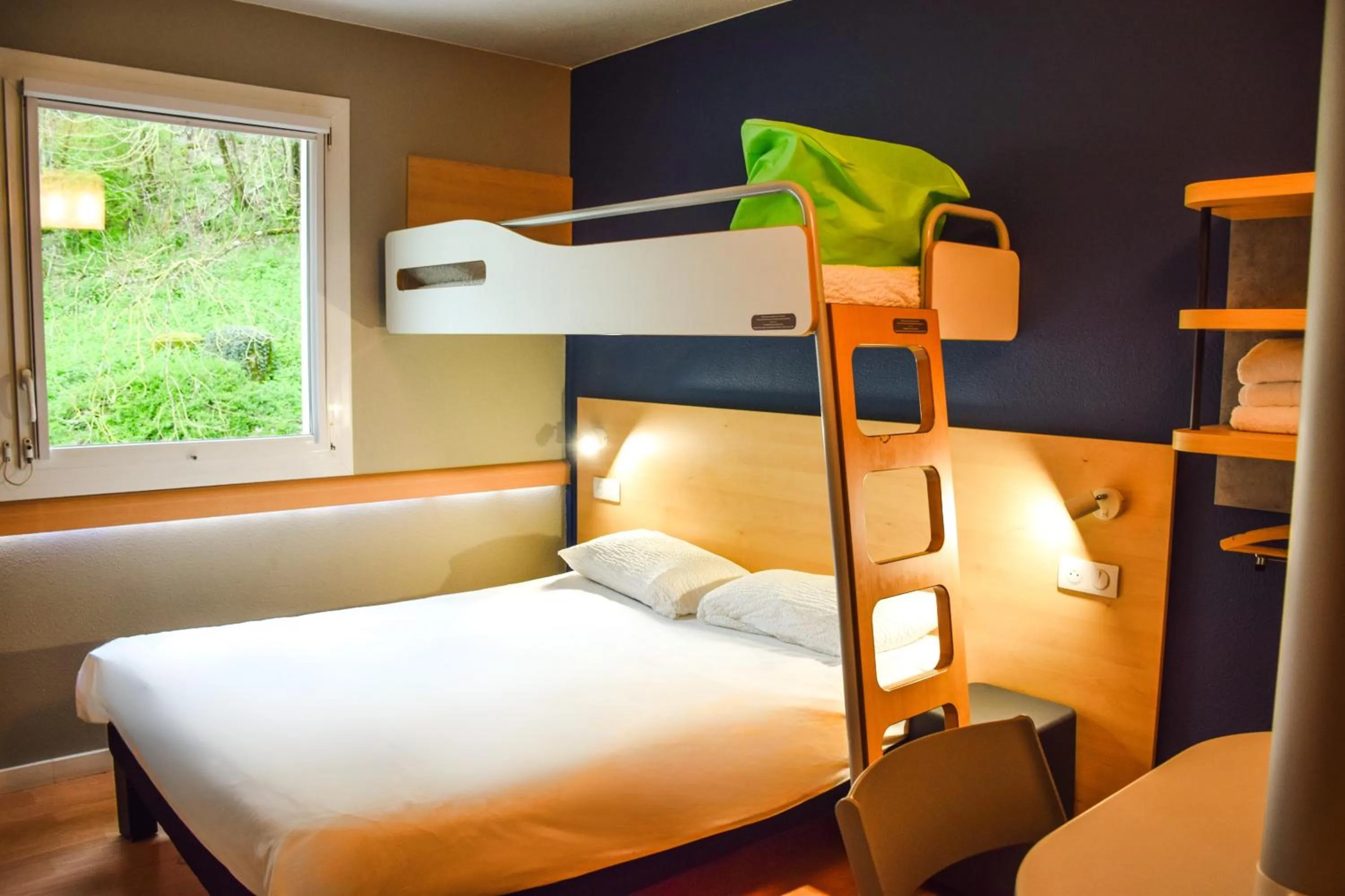 View (from property/room), Bed in ibis budget Rodez