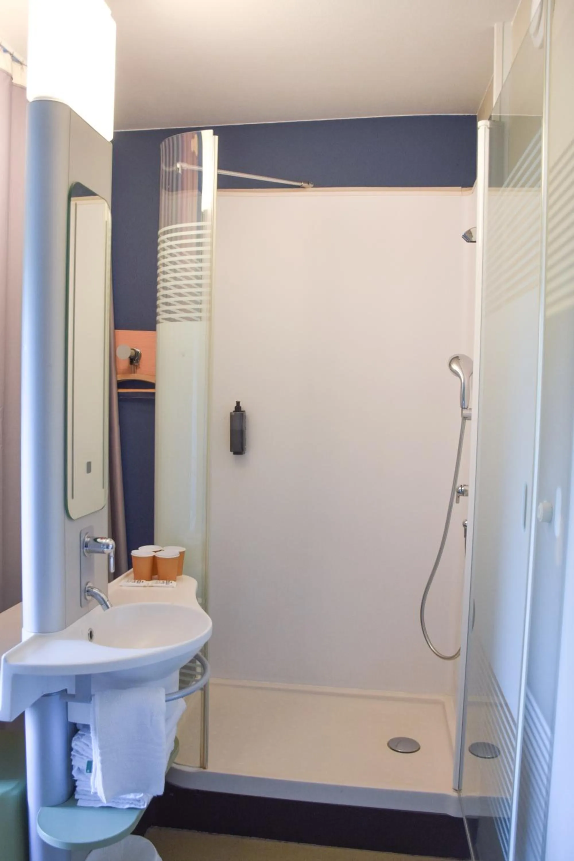 Shower in ibis budget Rodez
