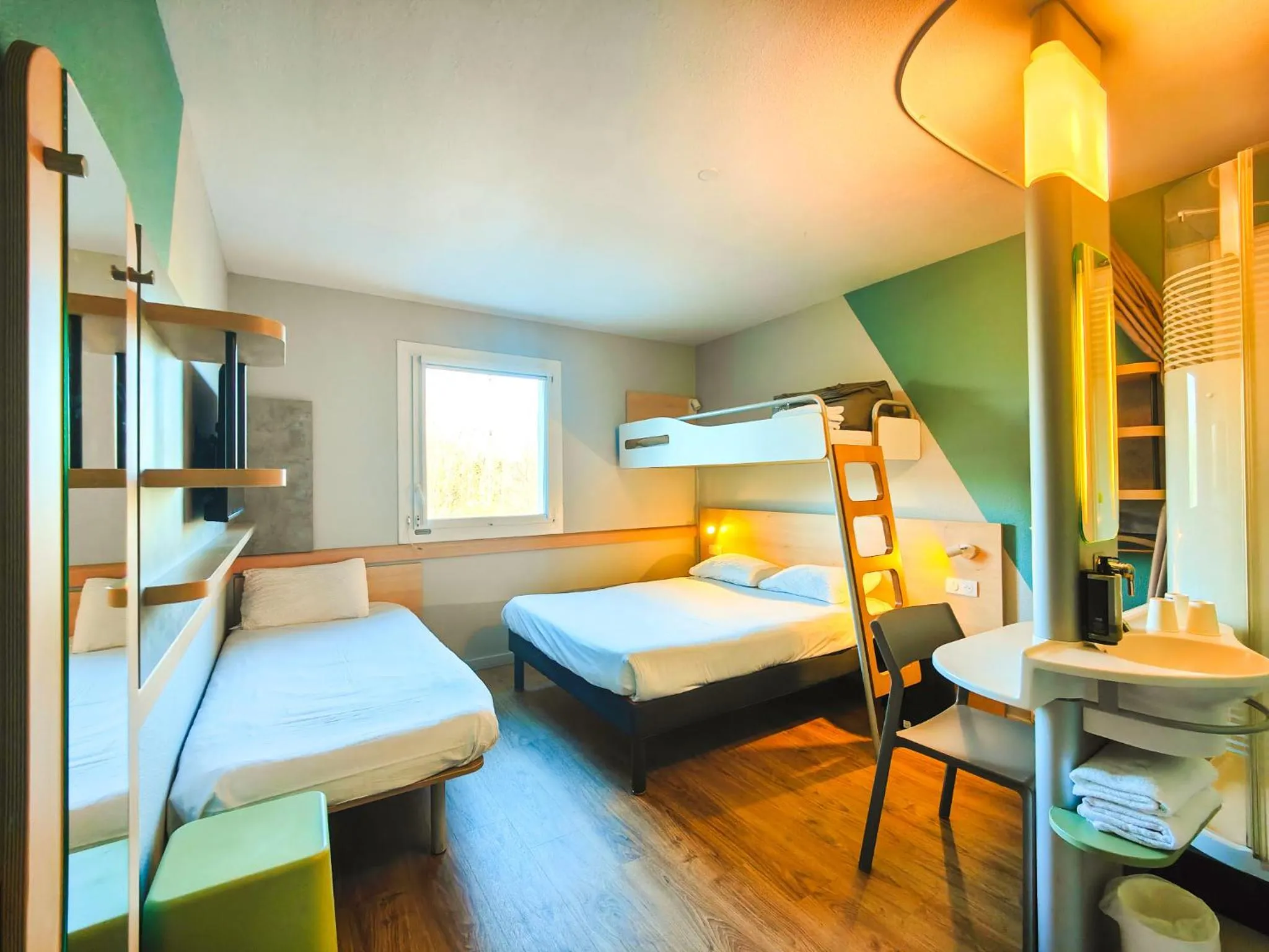 Bathroom, Bed in ibis budget Rodez