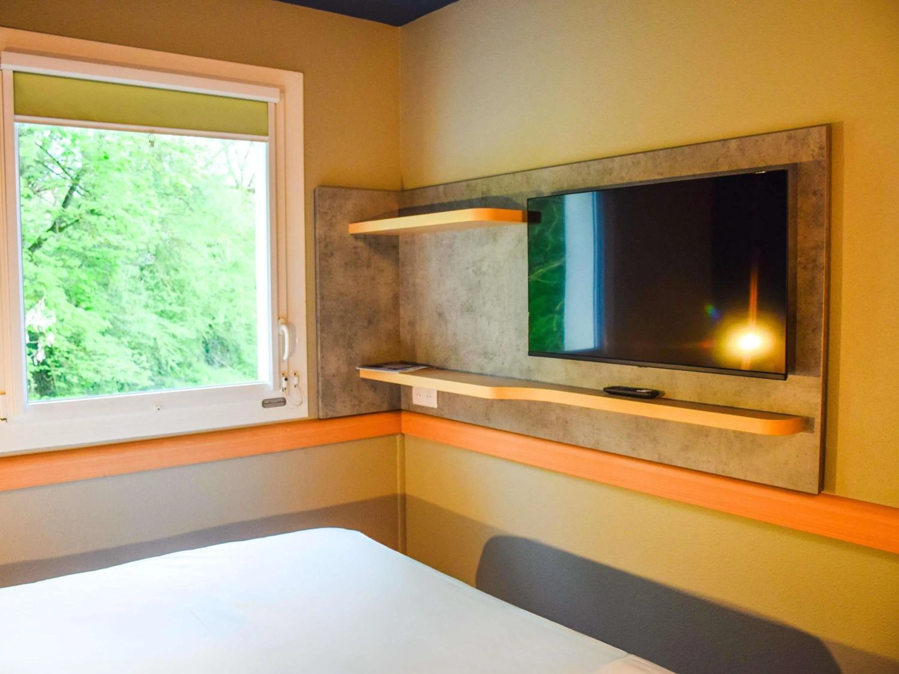 Bedroom, Bed in ibis budget Rodez