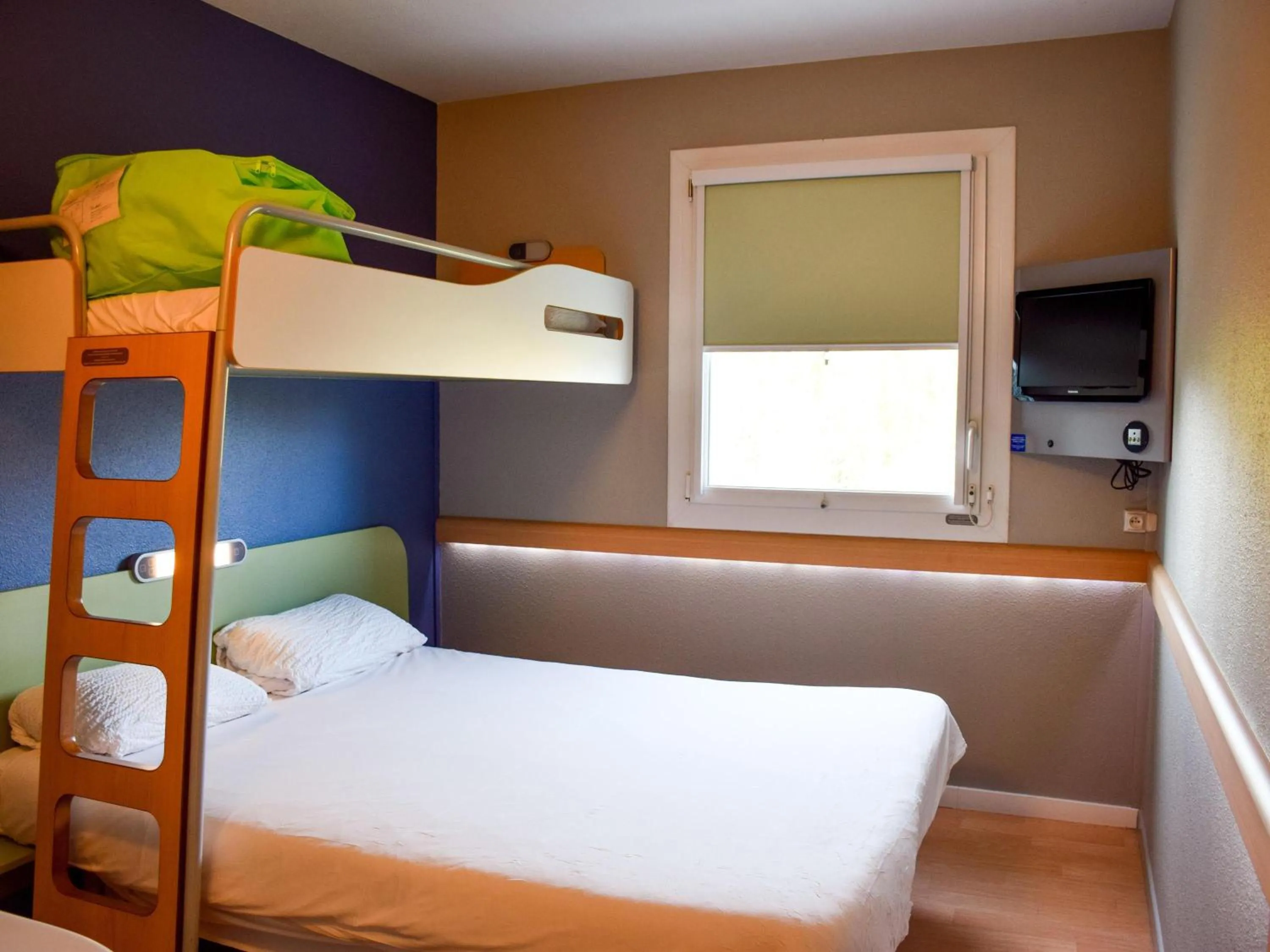 Double Room with Bunk Bed in ibis budget Rodez