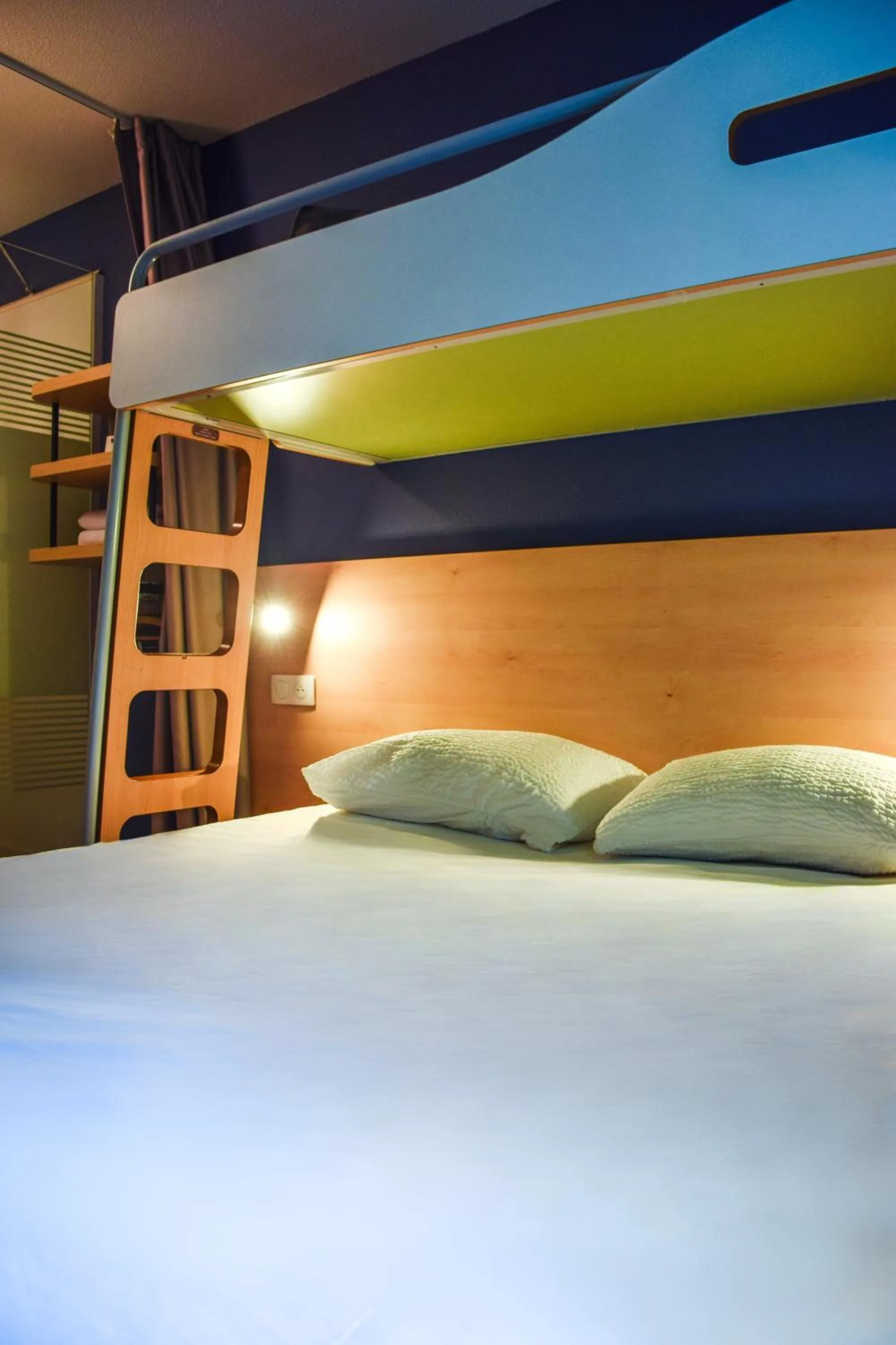 Bedroom, Bed in ibis budget Rodez