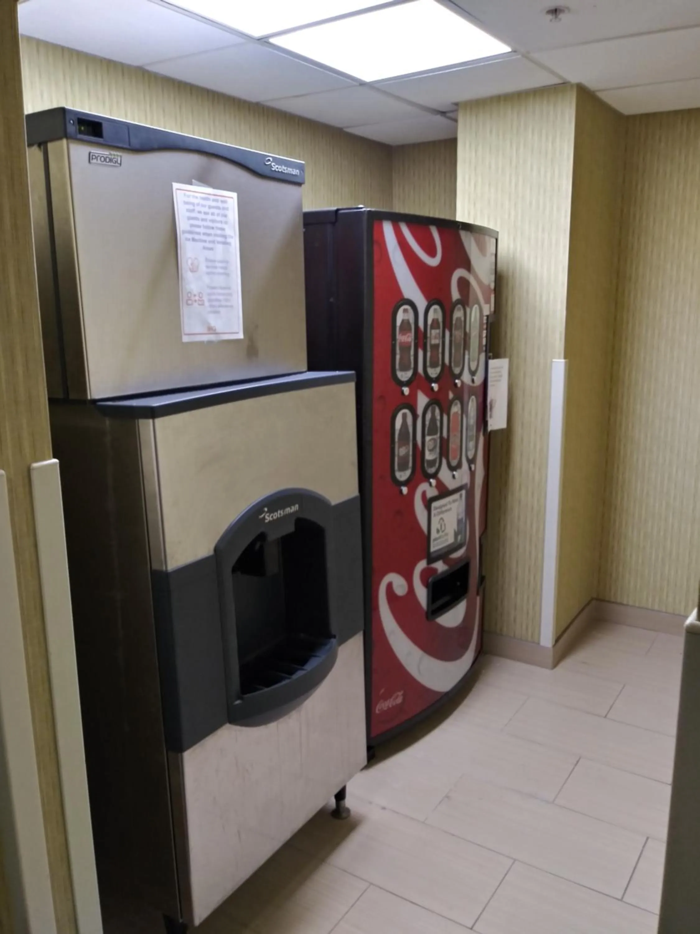 Non alcoholic drinks in Holiday Inn Express Pittsburgh West - Greentree by IHG