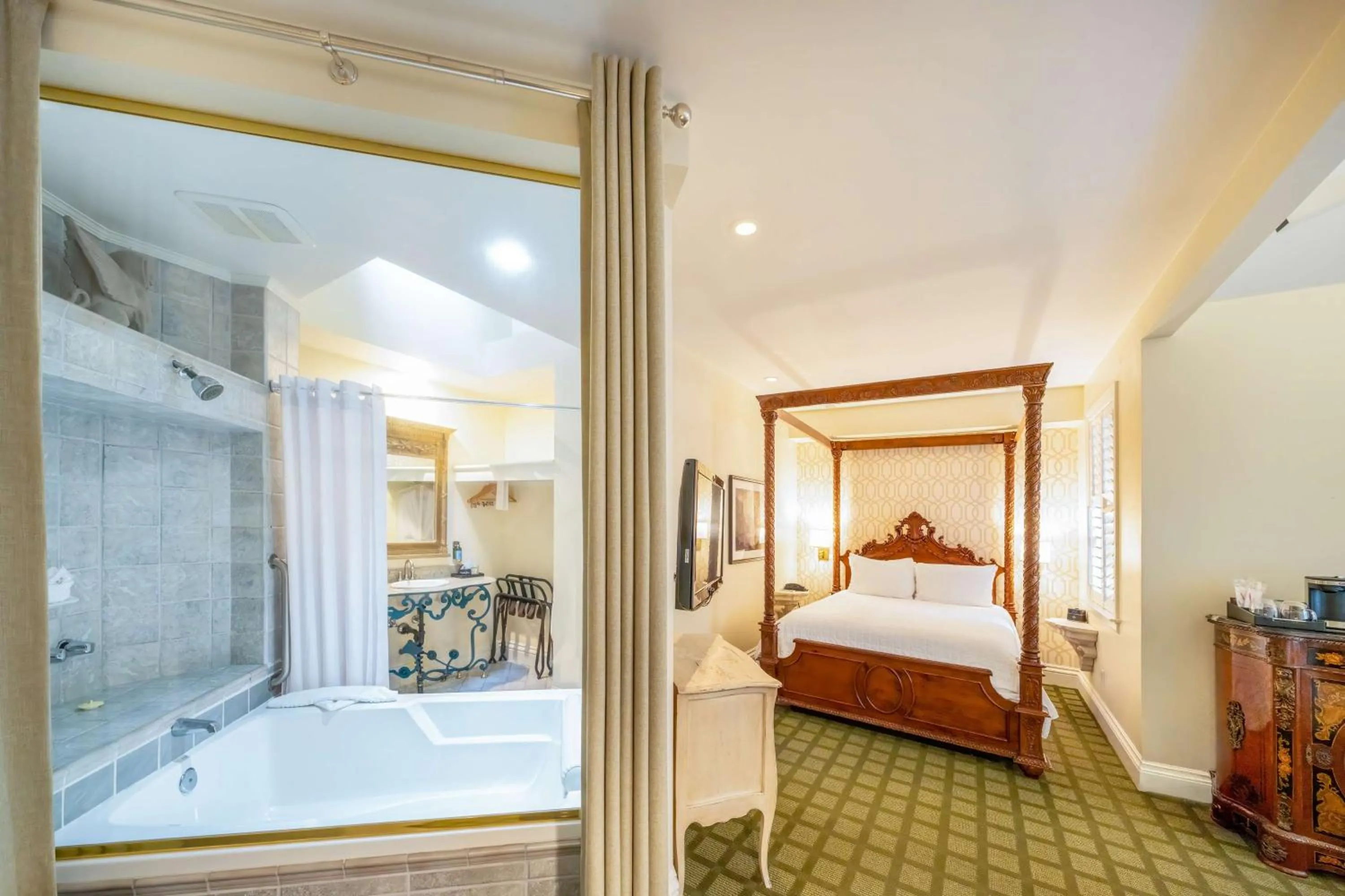 Bedroom, Bed in The Bergson, BW Signature Collection