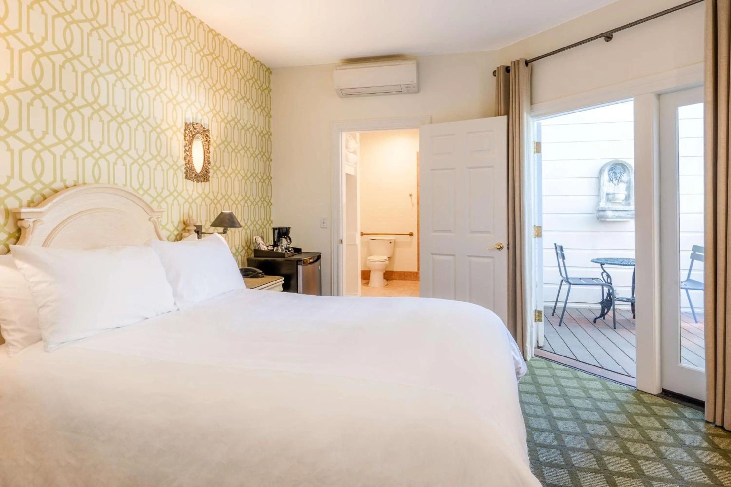 Bedroom, Bed in The Bergson, BW Signature Collection