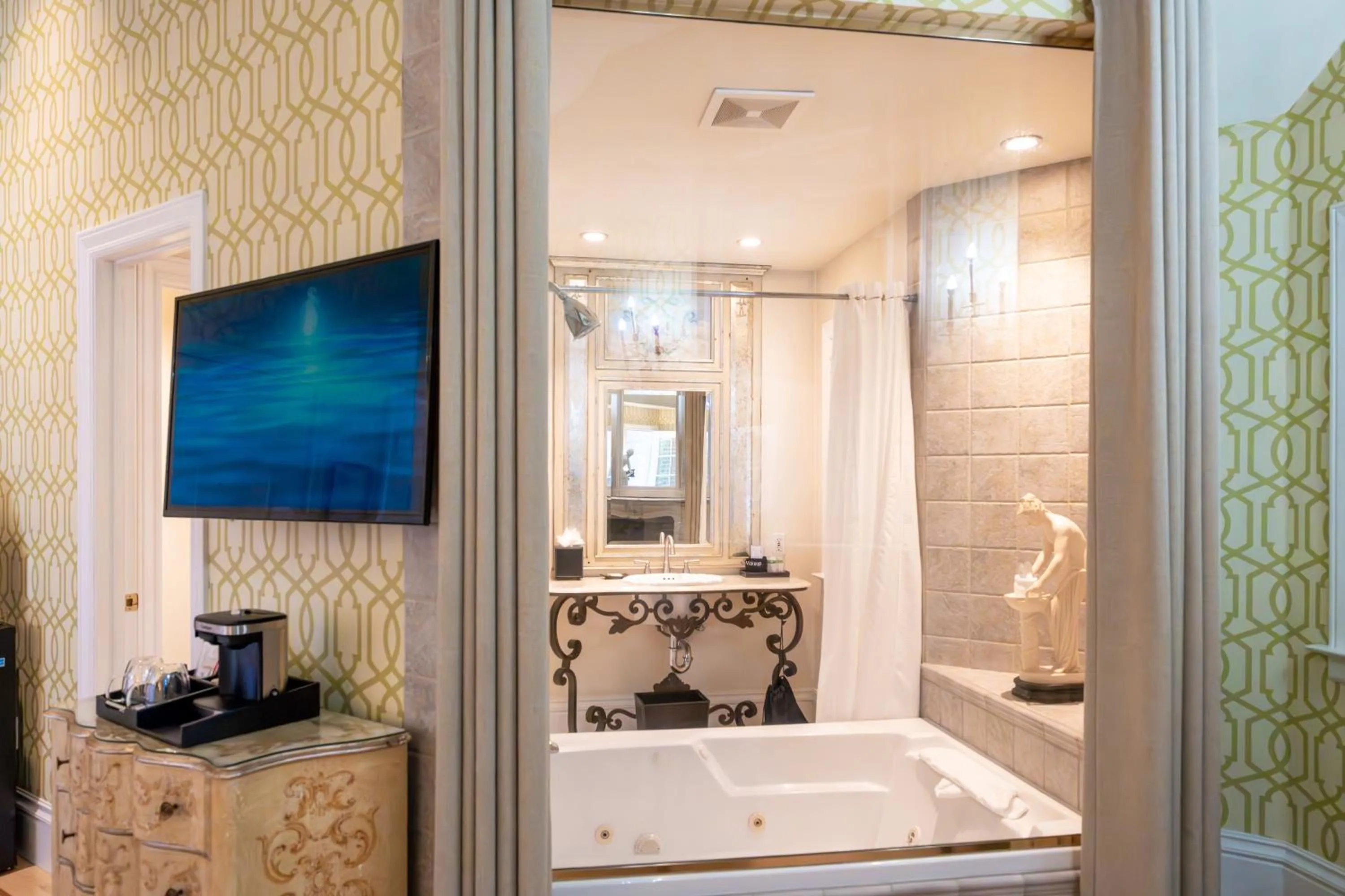 Bathroom in The Bergson, BW Signature Collection