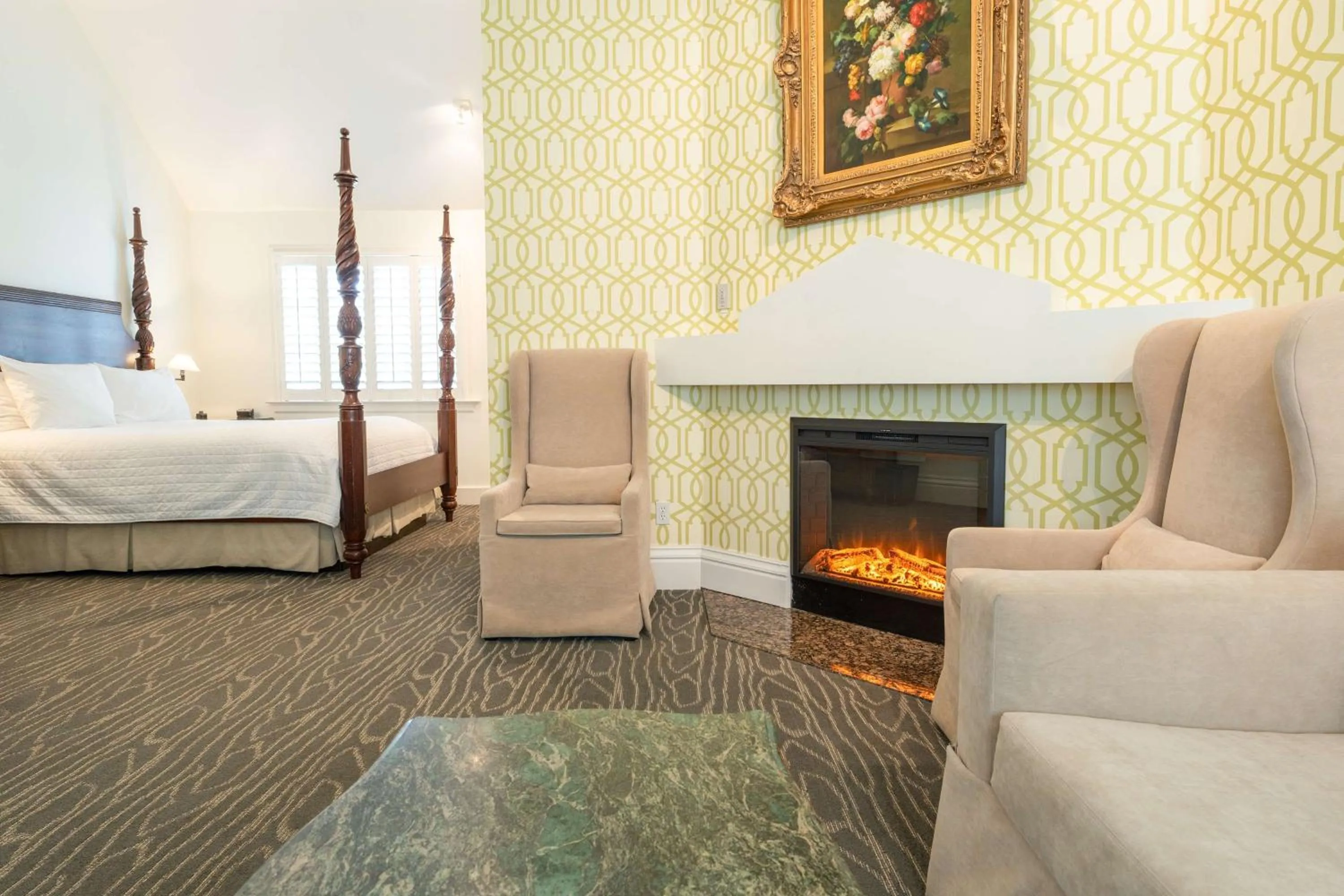 Bedroom, Bed in The Bergson, BW Signature Collection