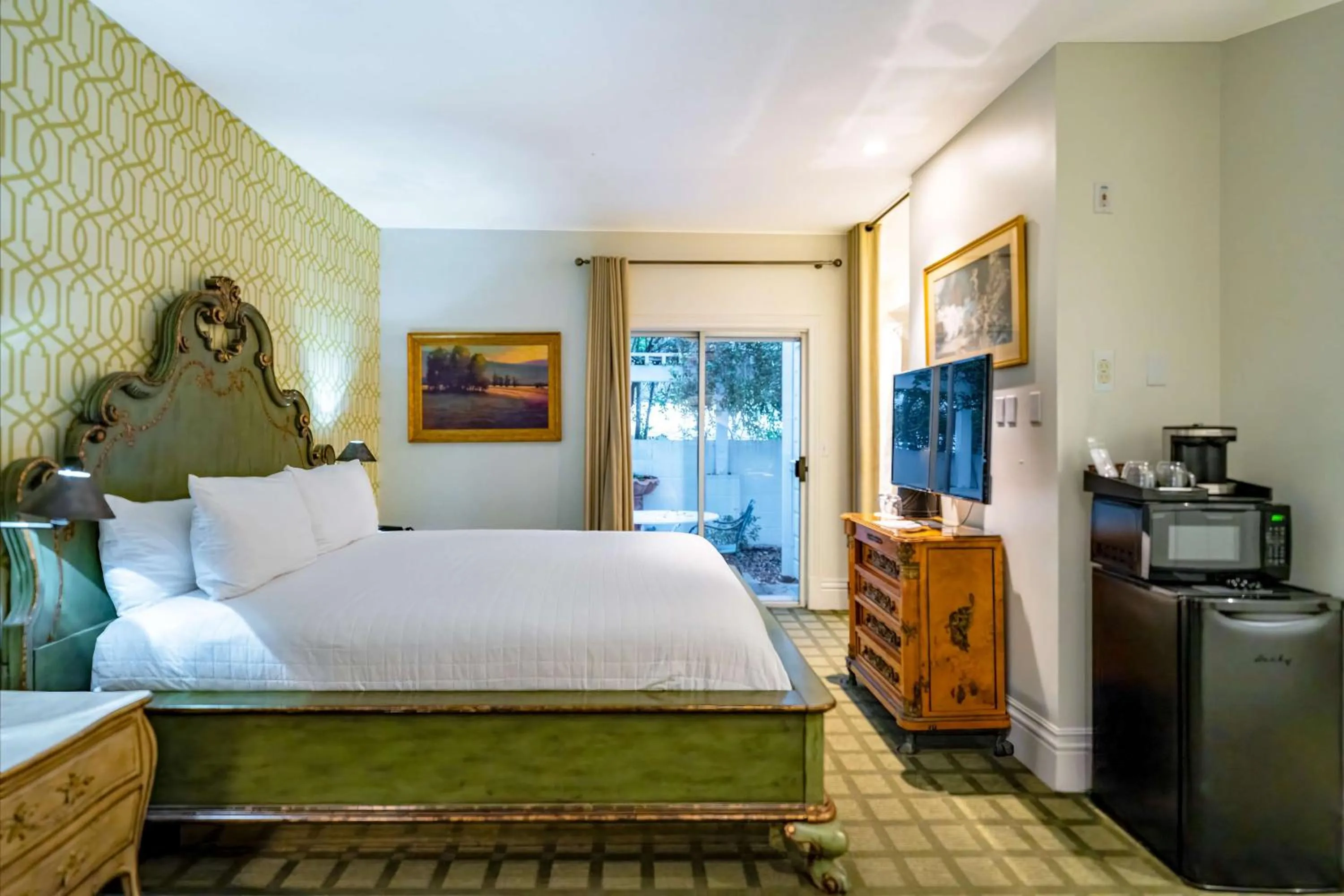 Bedroom, Bed in The Bergson, BW Signature Collection