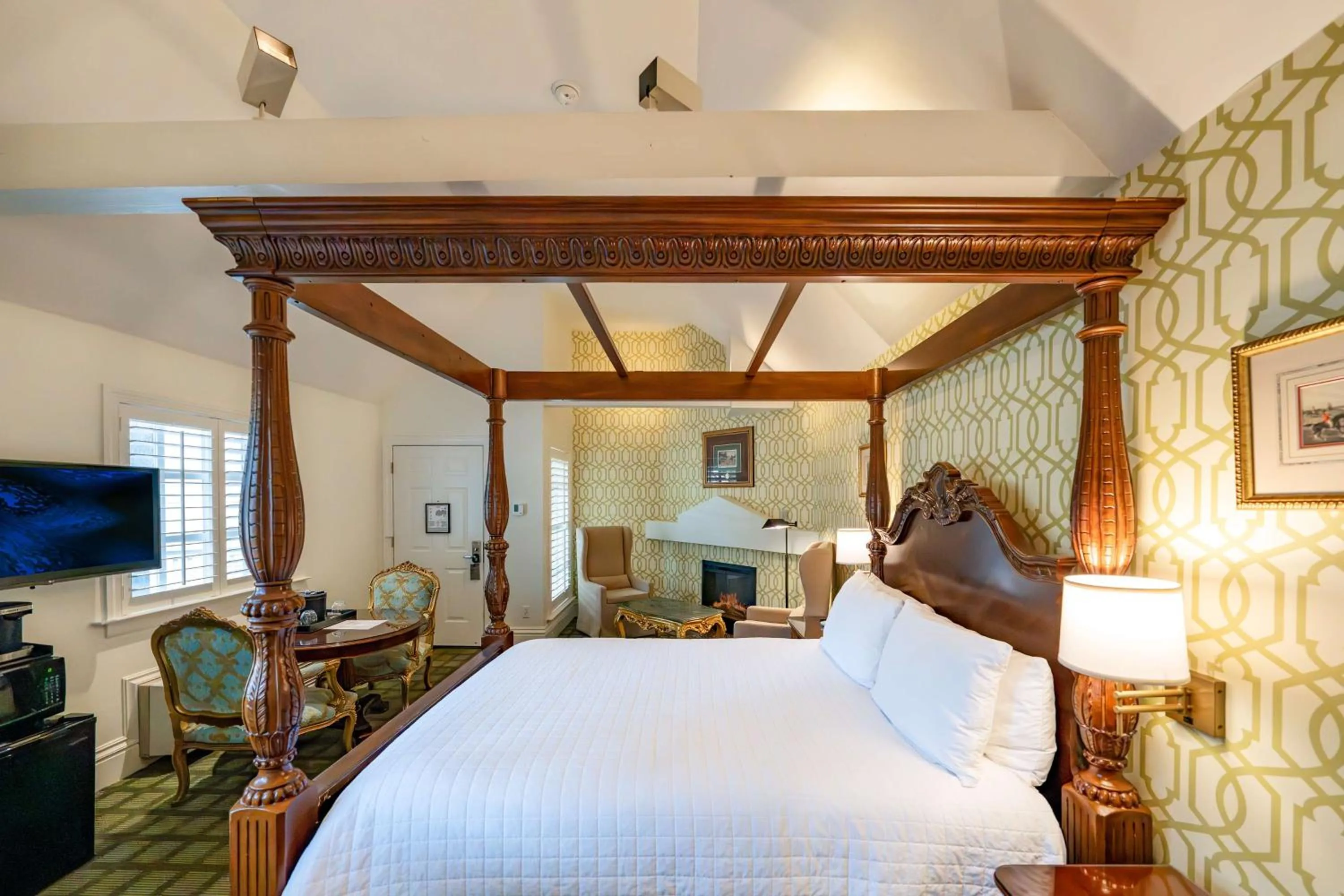 Bedroom, Bed in The Bergson, BW Signature Collection