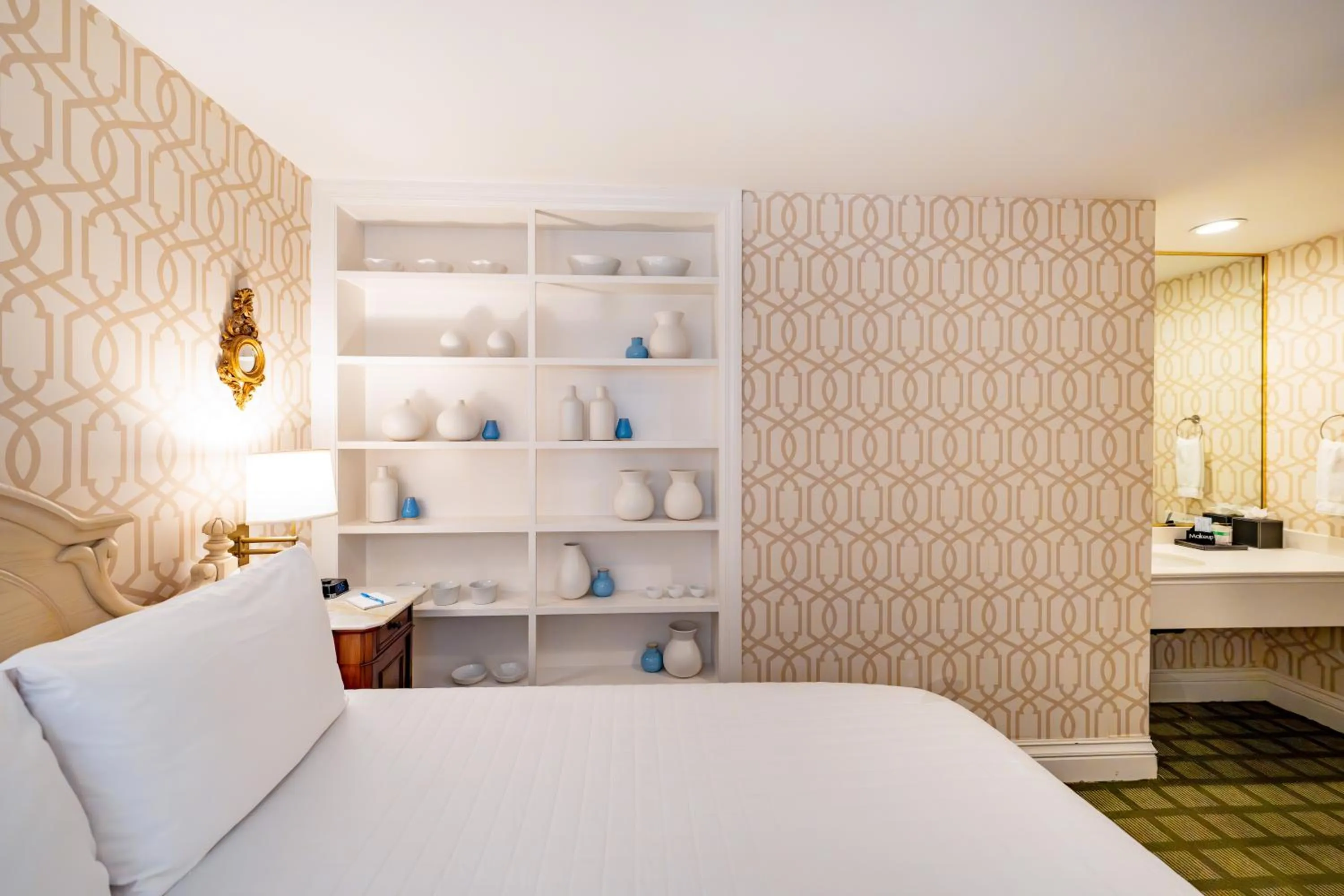 Bedroom, Bed in The Bergson, BW Signature Collection