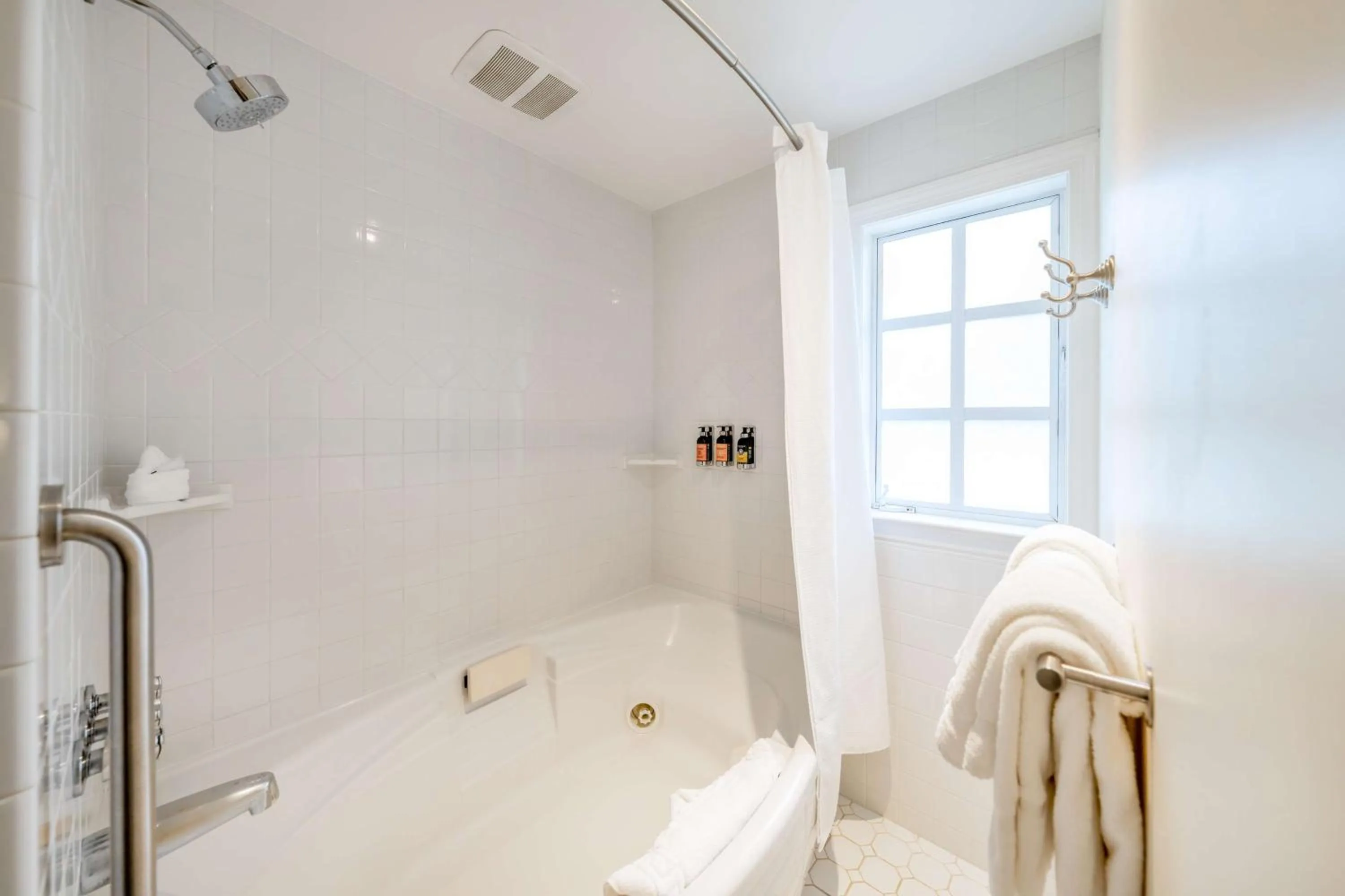 Bathroom in The Bergson, BW Signature Collection