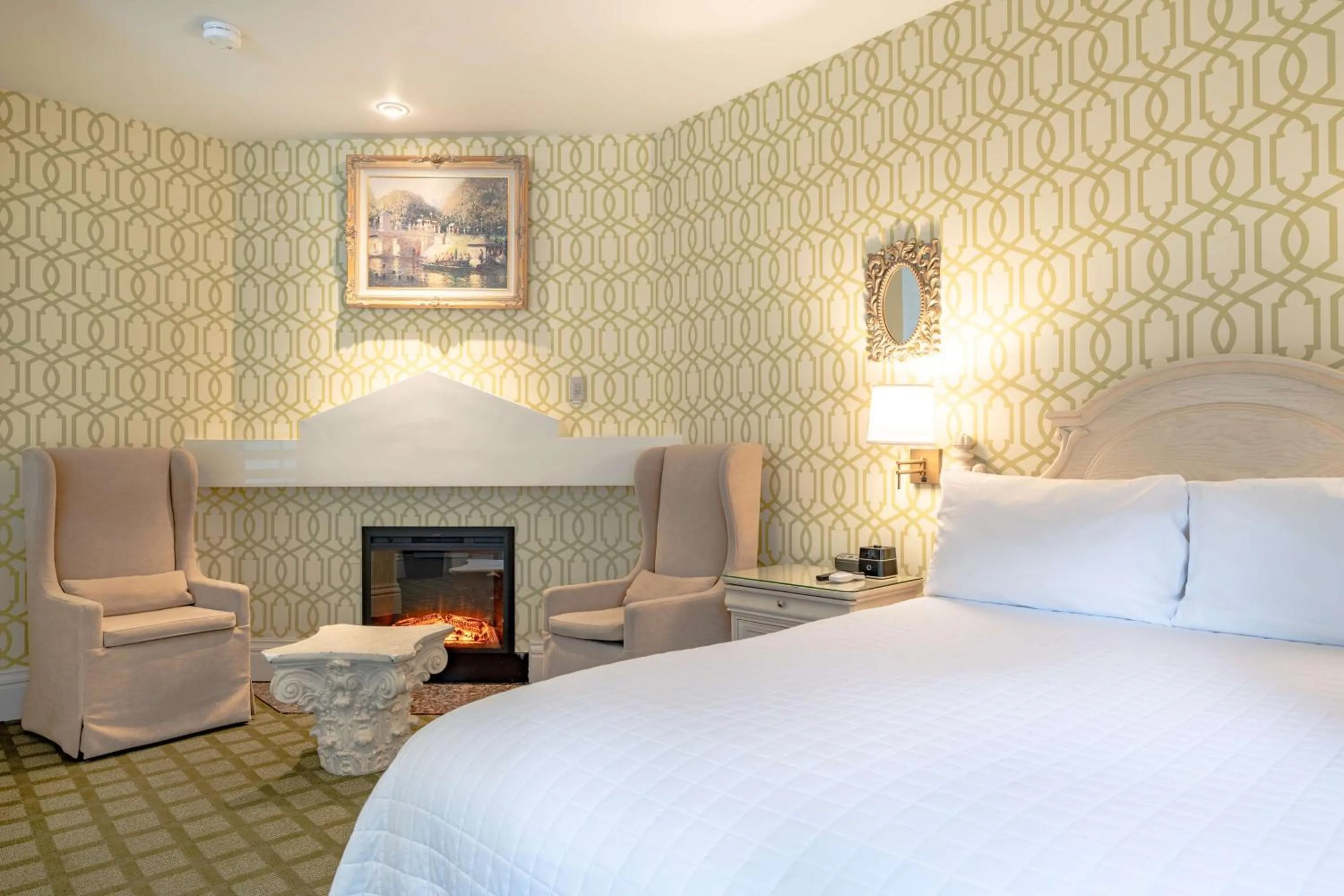 Bedroom, Bed in The Bergson, BW Signature Collection