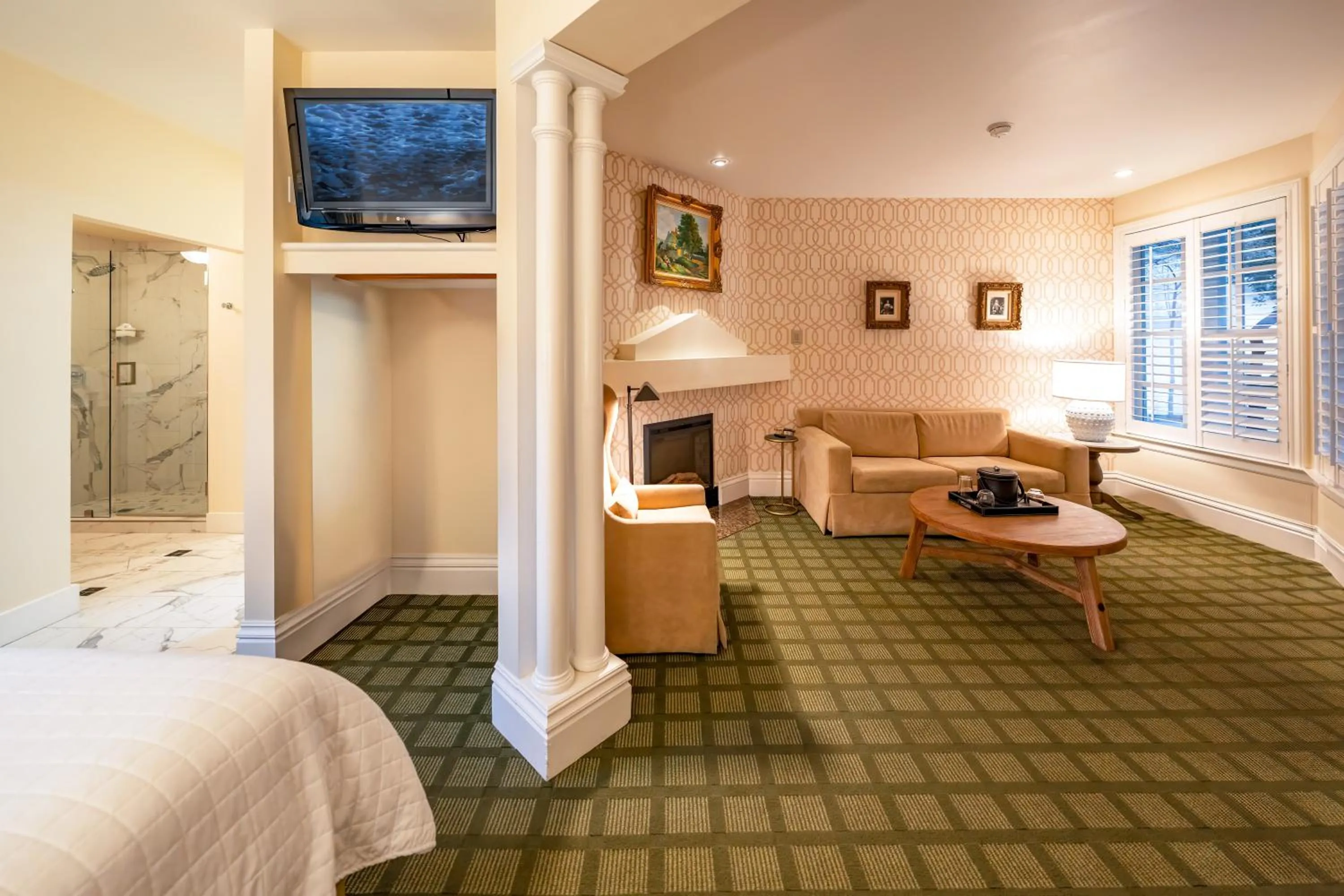 Bedroom, Bed in The Bergson, BW Signature Collection