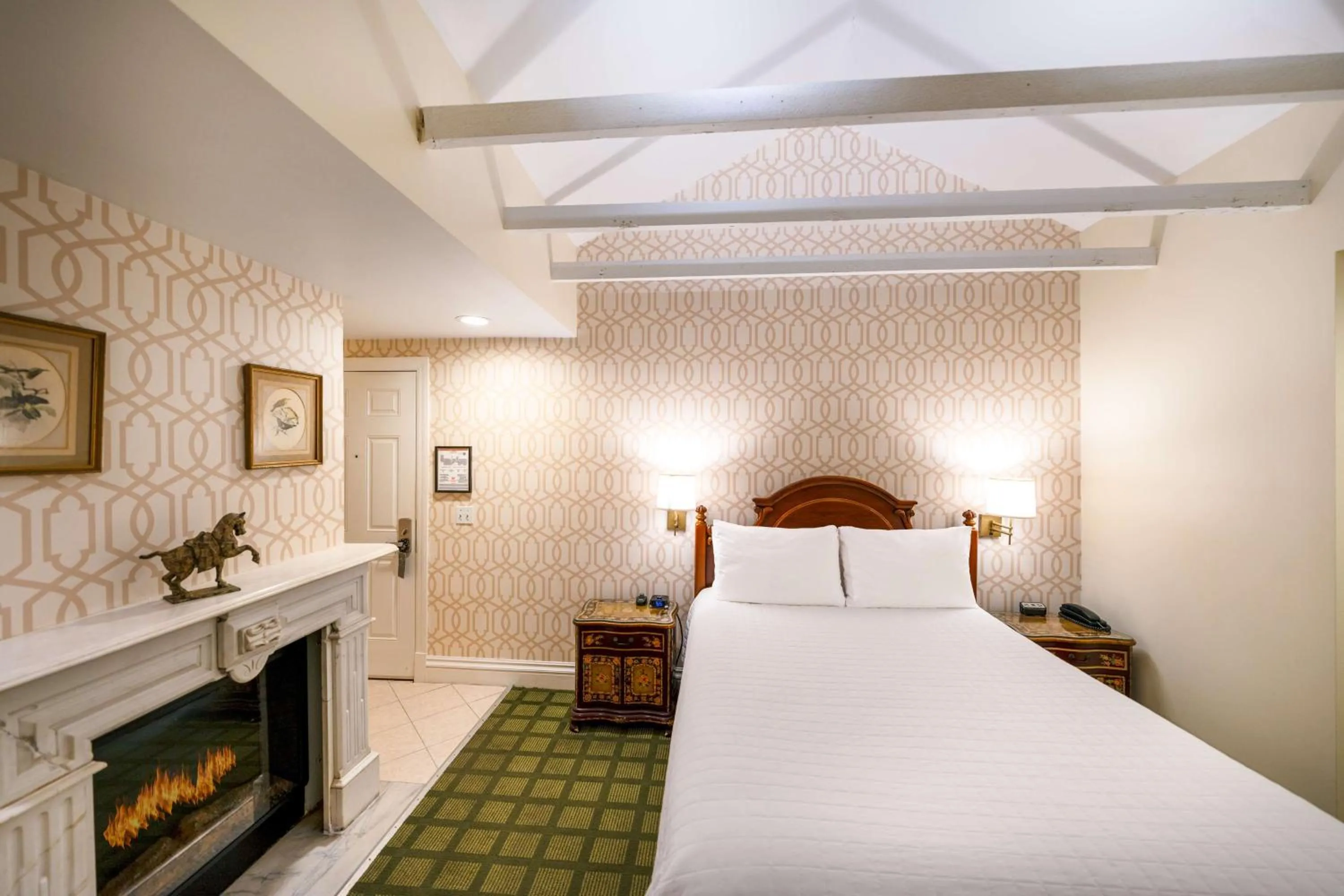 Bedroom, Bed in The Bergson, BW Signature Collection