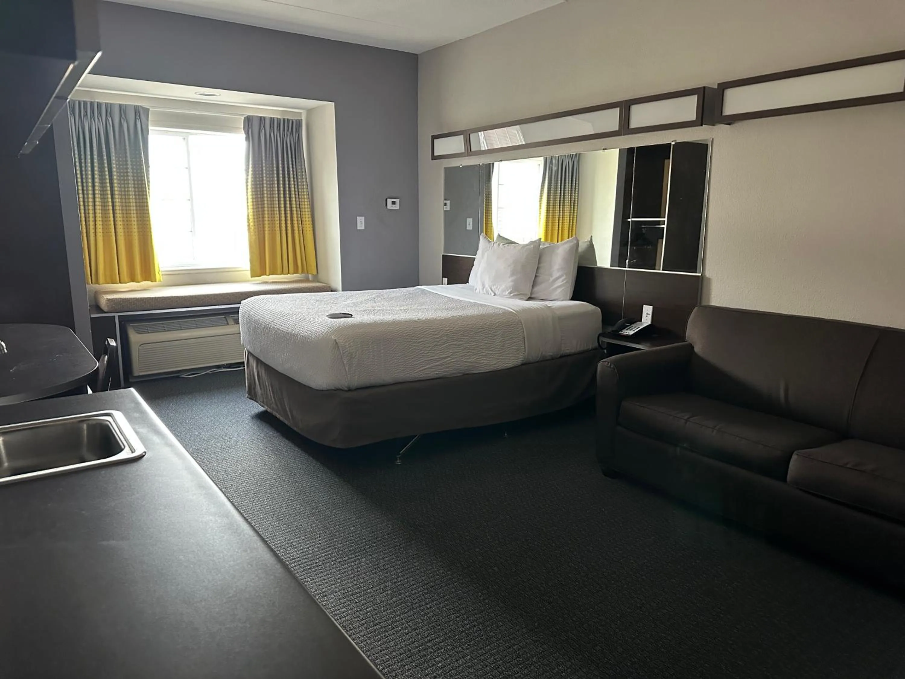 Bed in Microtel Inn & Suites by Wyndham Quincy Downtown - River Area
