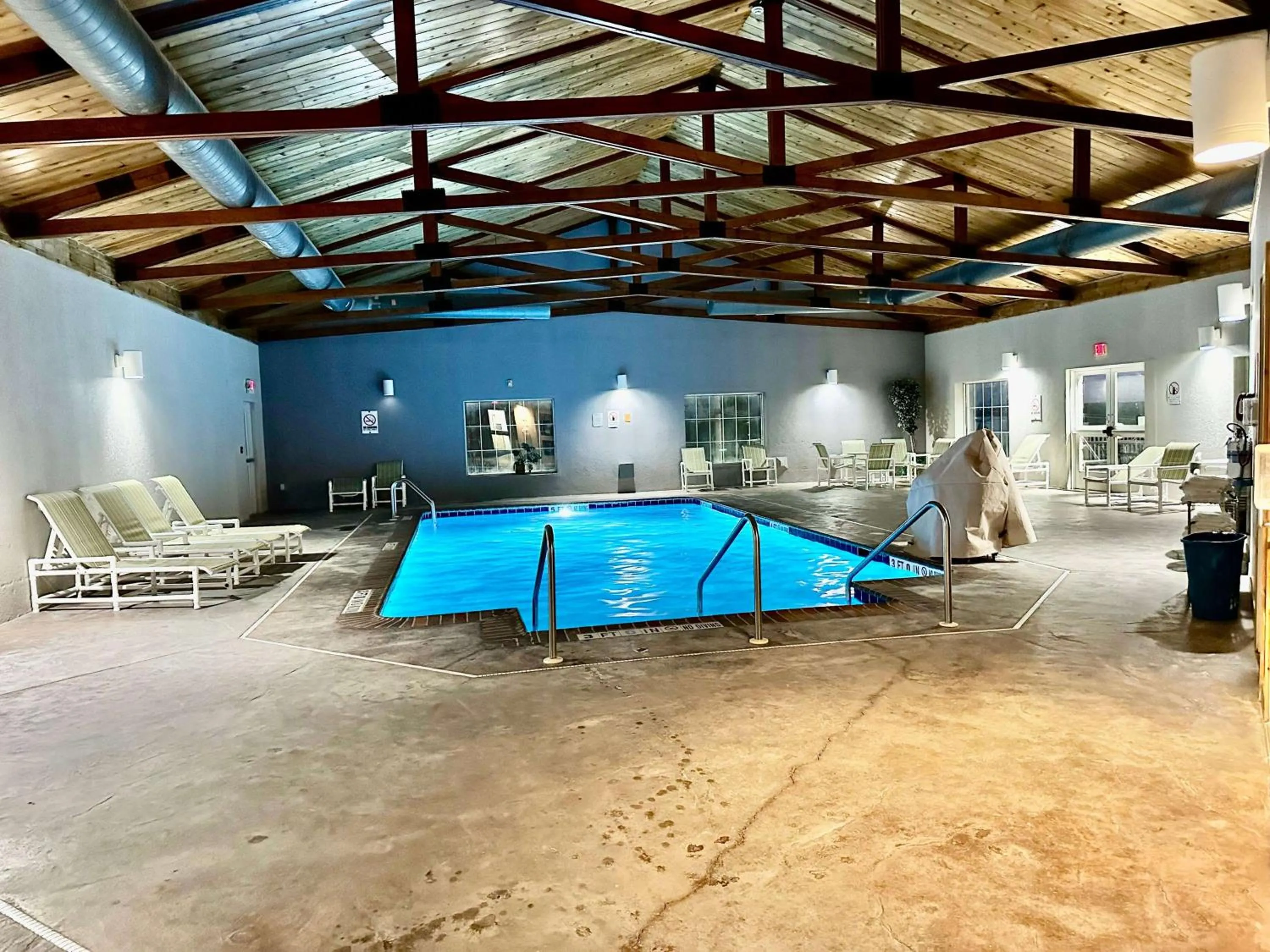 Pool view in Microtel Inn & Suites by Wyndham Quincy Downtown - River Area