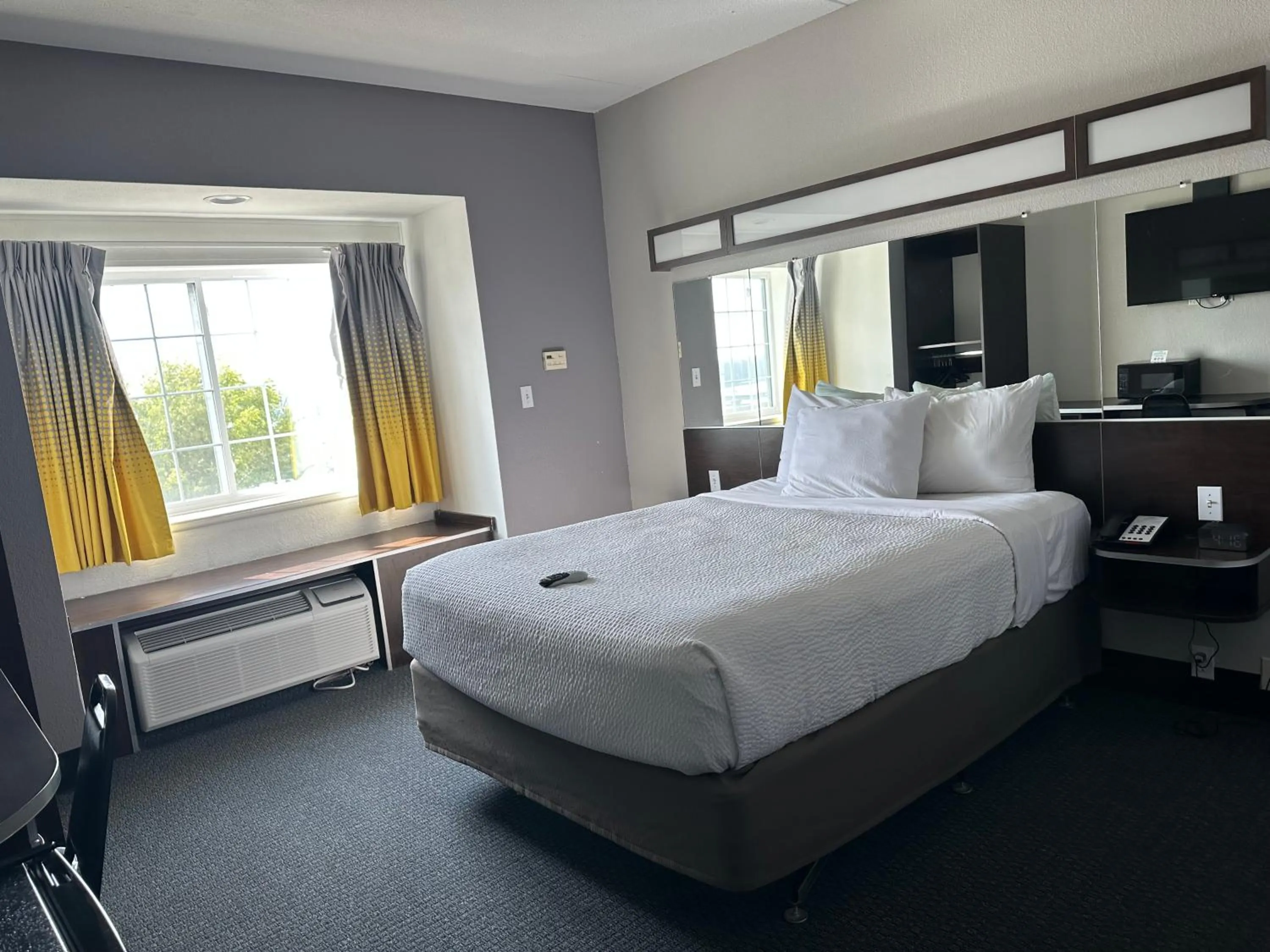 Bed in Microtel Inn & Suites by Wyndham Quincy Downtown - River Area