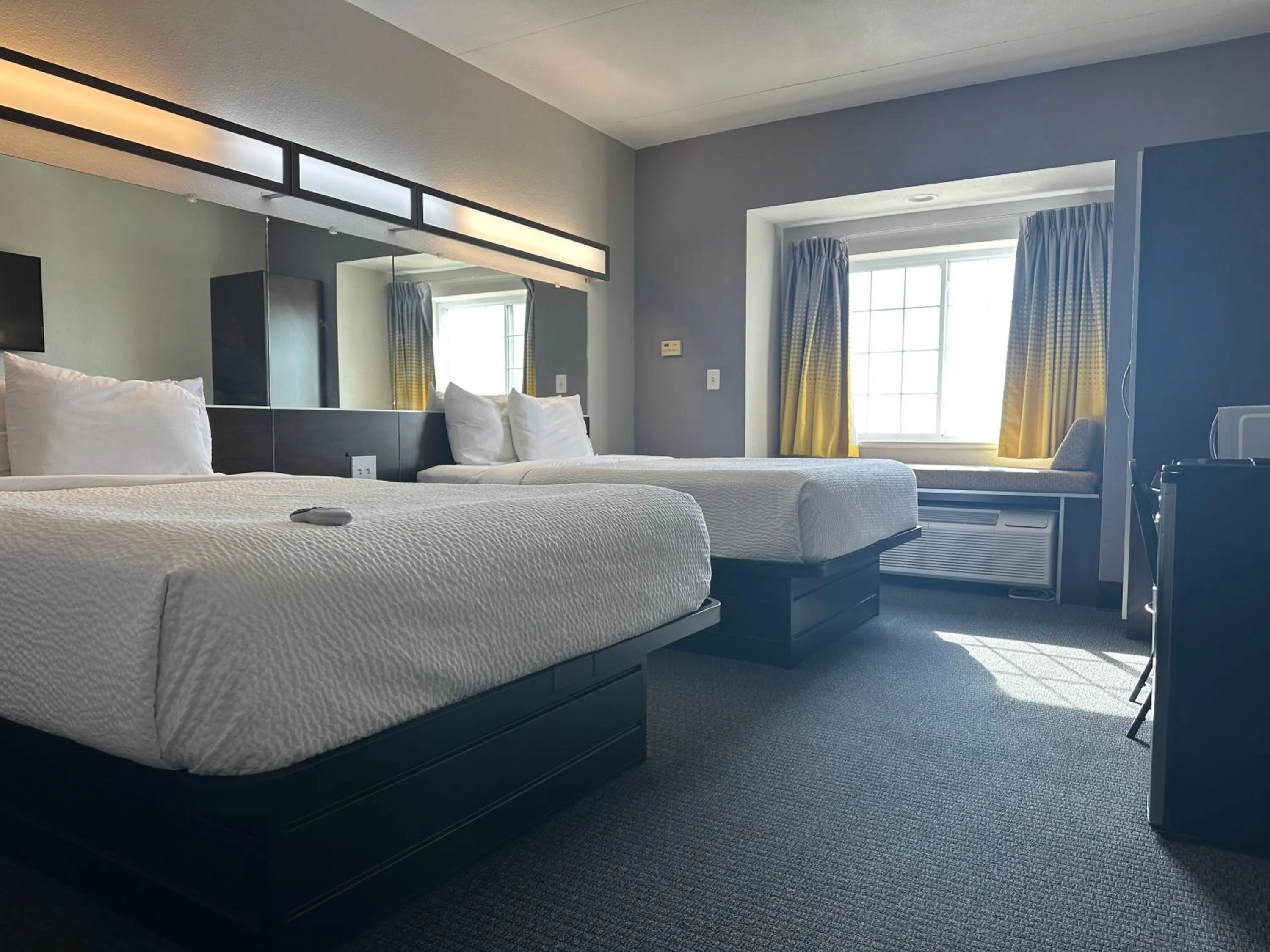 Bed in Microtel Inn & Suites by Wyndham Quincy Downtown - River Area