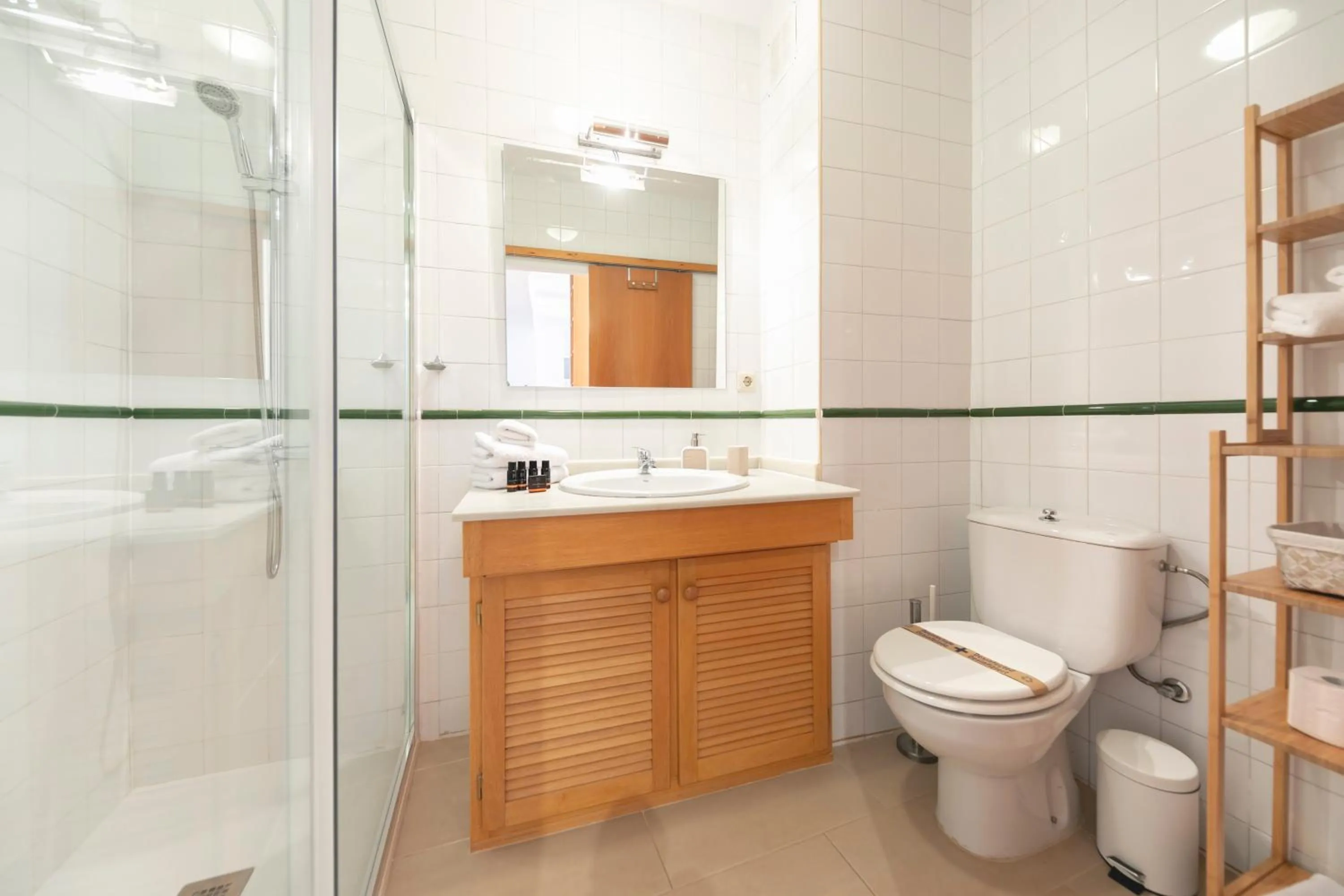 Shower in Bravissimo Sunset