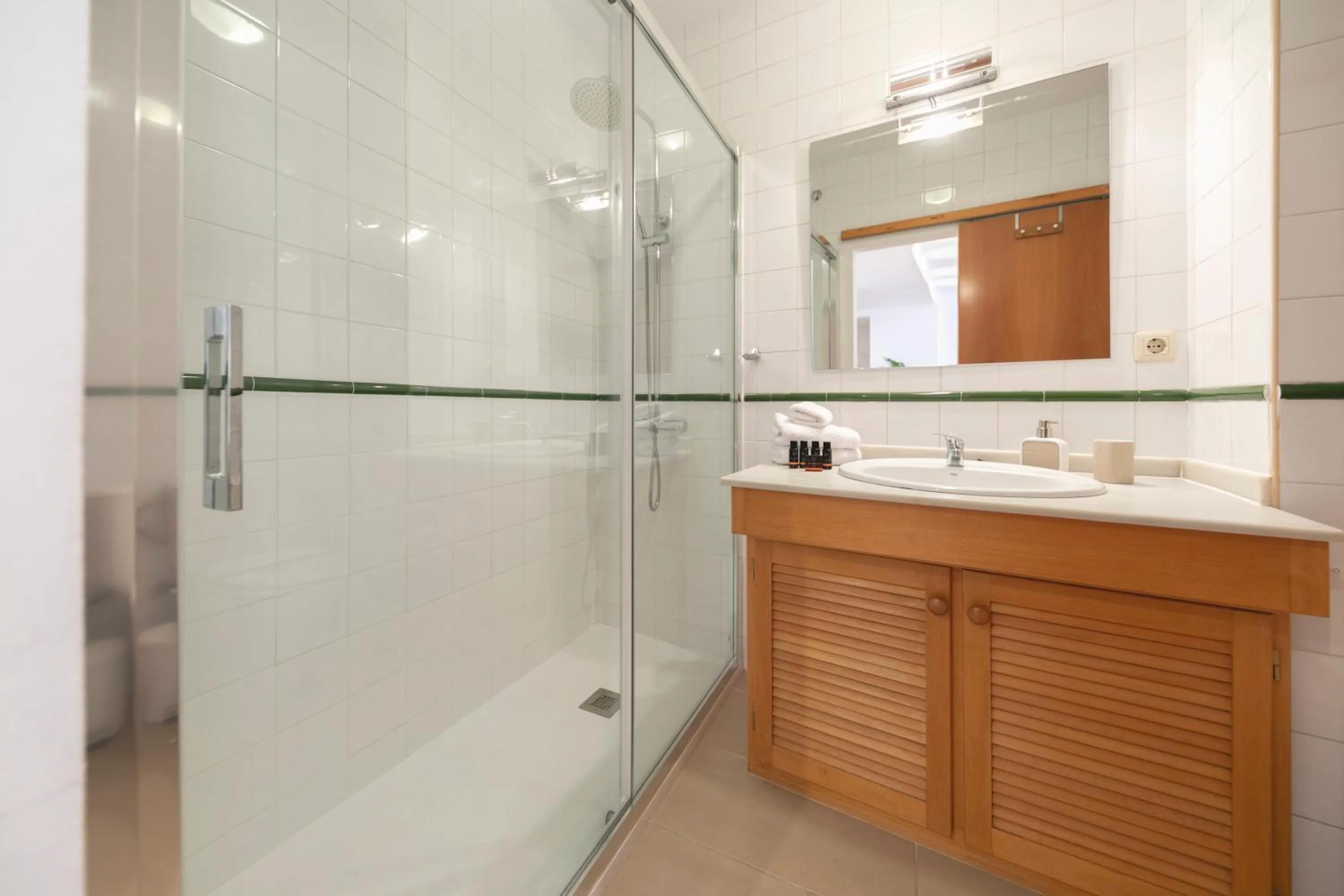 Shower in Bravissimo Sunset