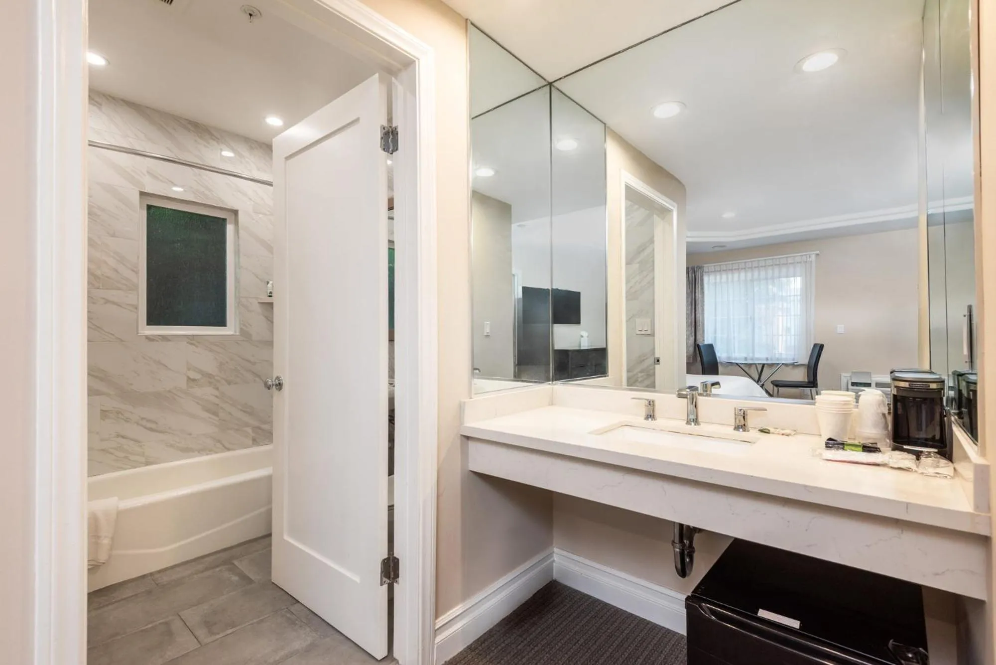 Wilshire Crest Hotel