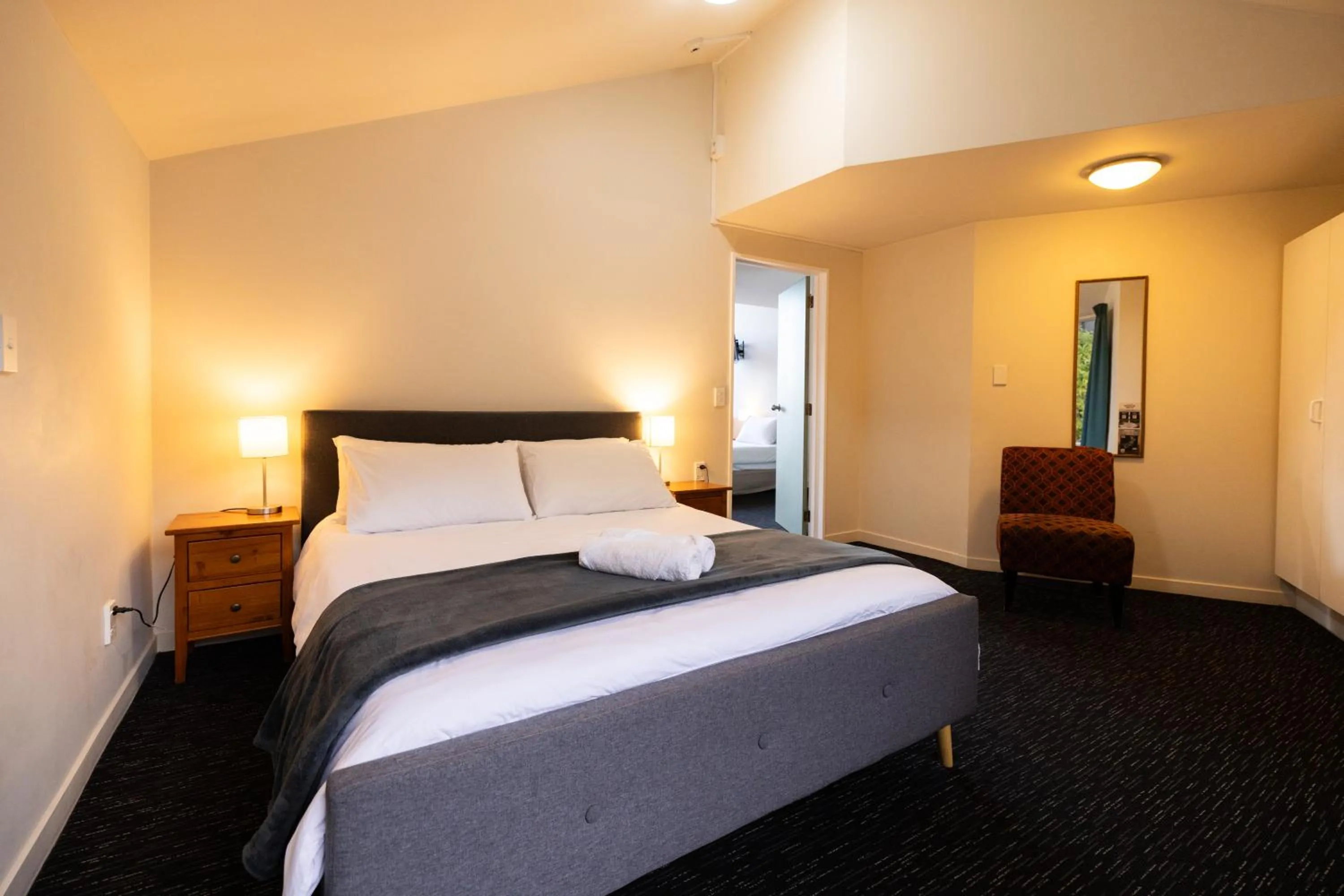 Photo of the whole room, Bed in Haka House Queenstown