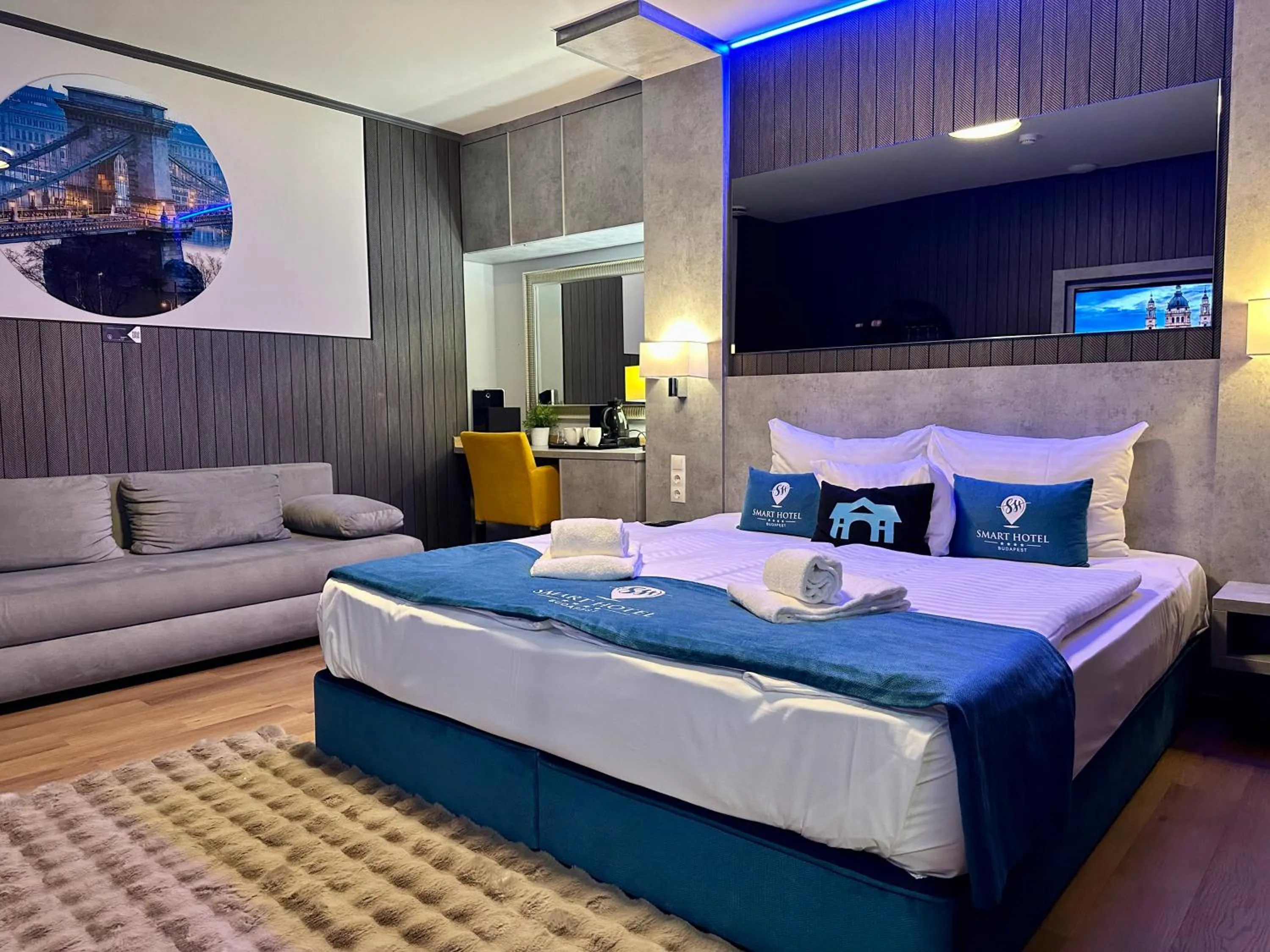 Photo of the whole room, Bed in Smart Hotel Budapest