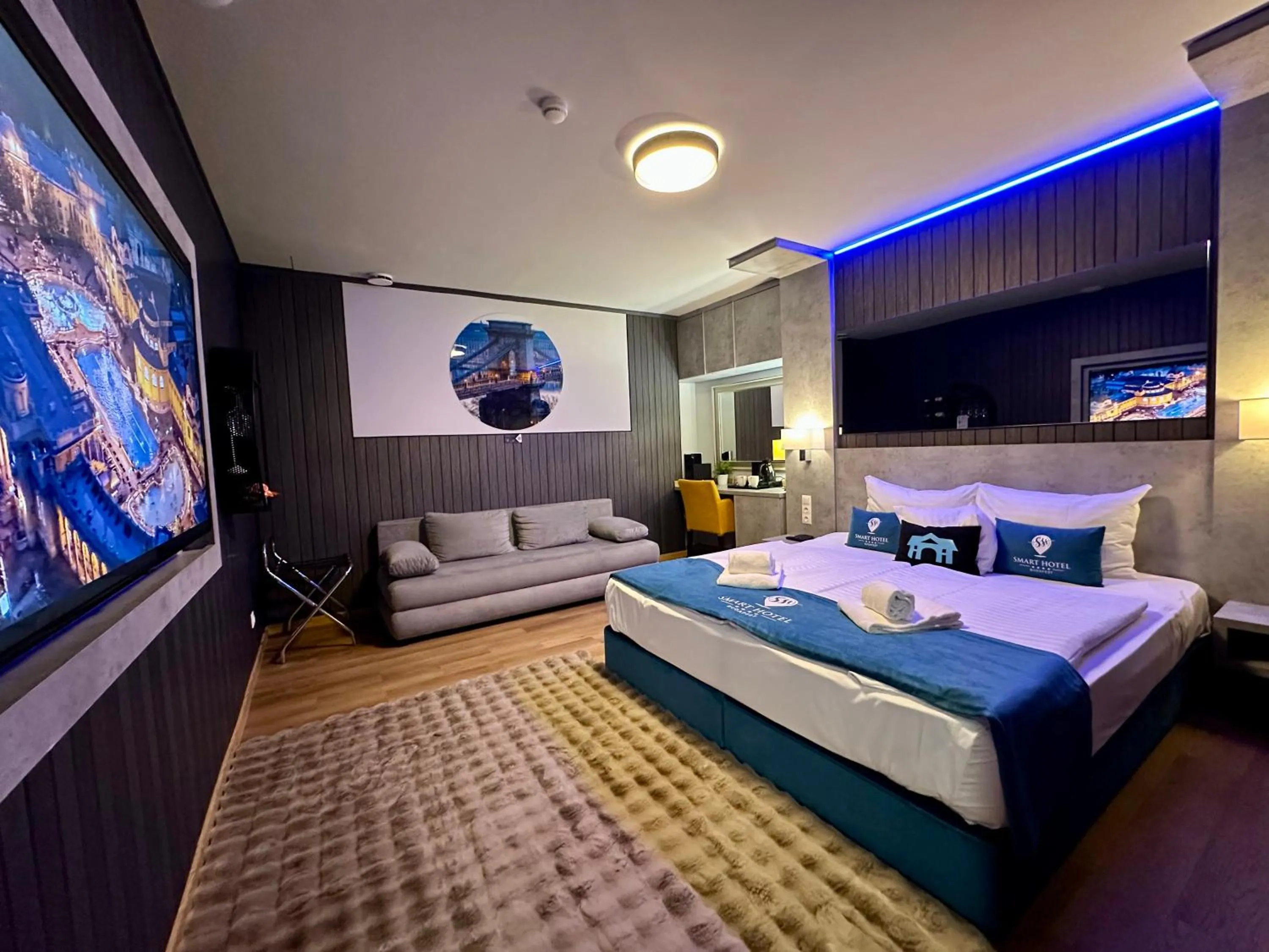 Photo of the whole room, Bed in Smart Hotel Budapest