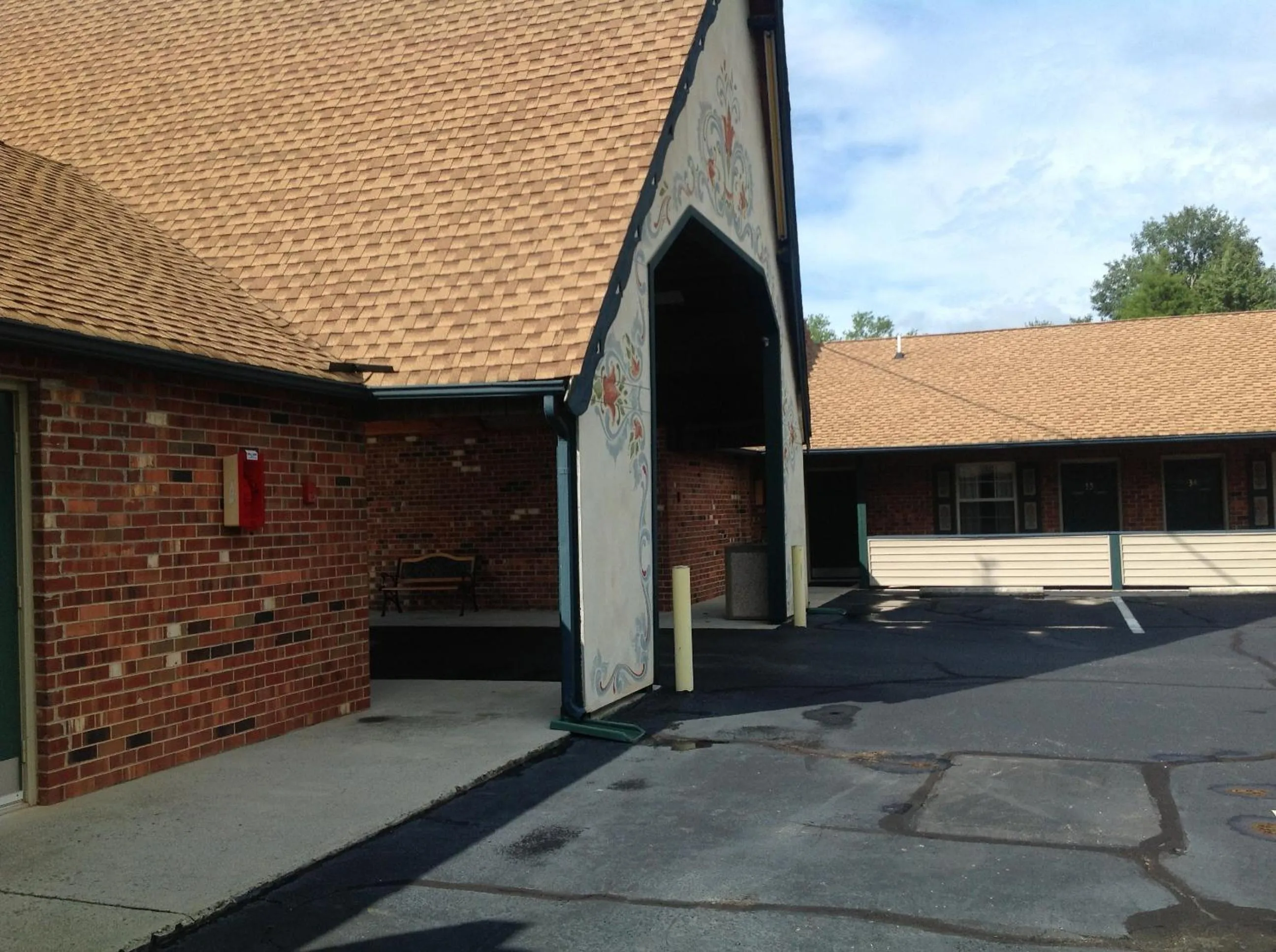 Facade/entrance in Village Inn