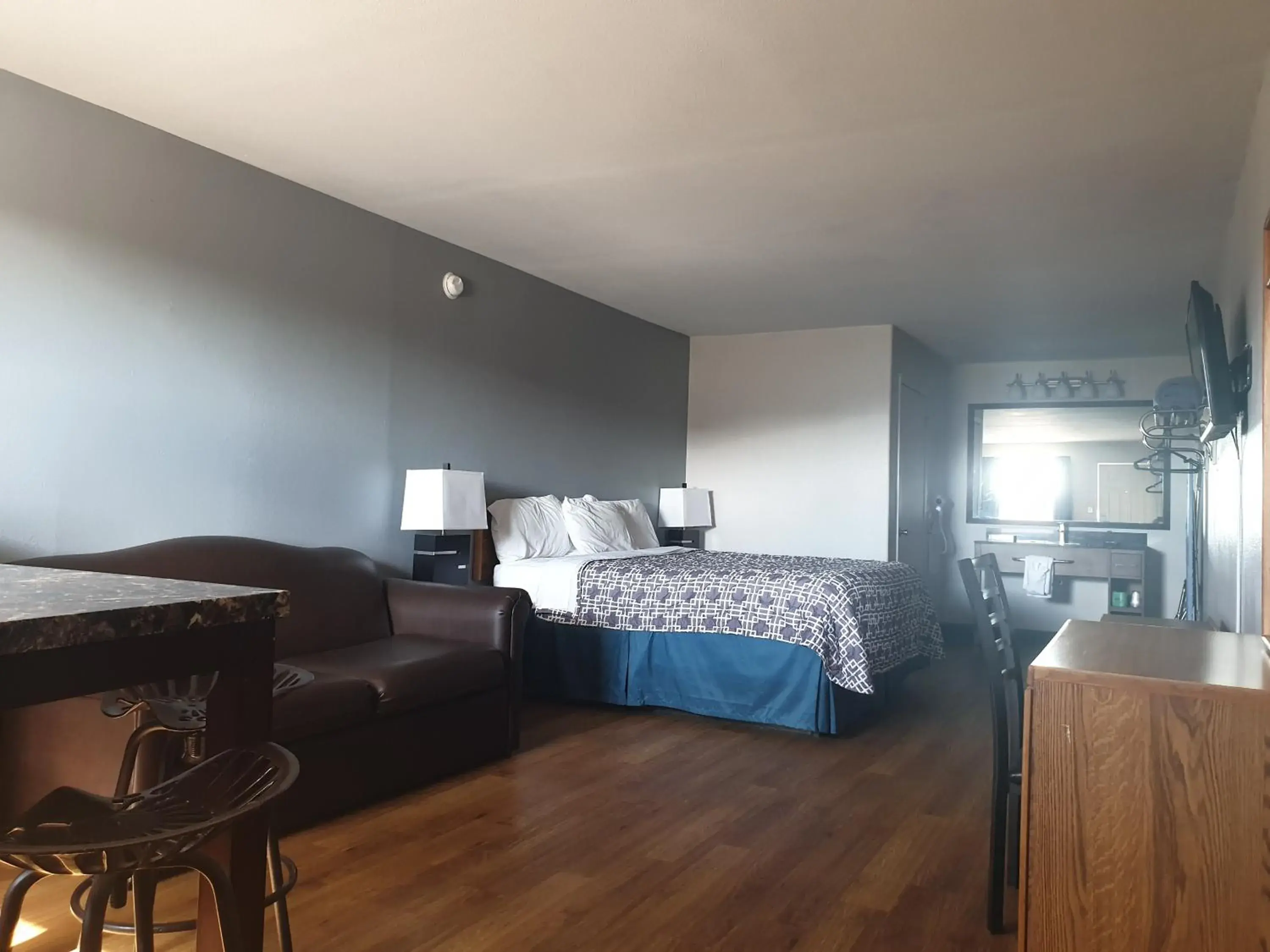 Deluxe King Room in Riata Inn - Marfa Deluxe King Room in Riata Inn - Marfa