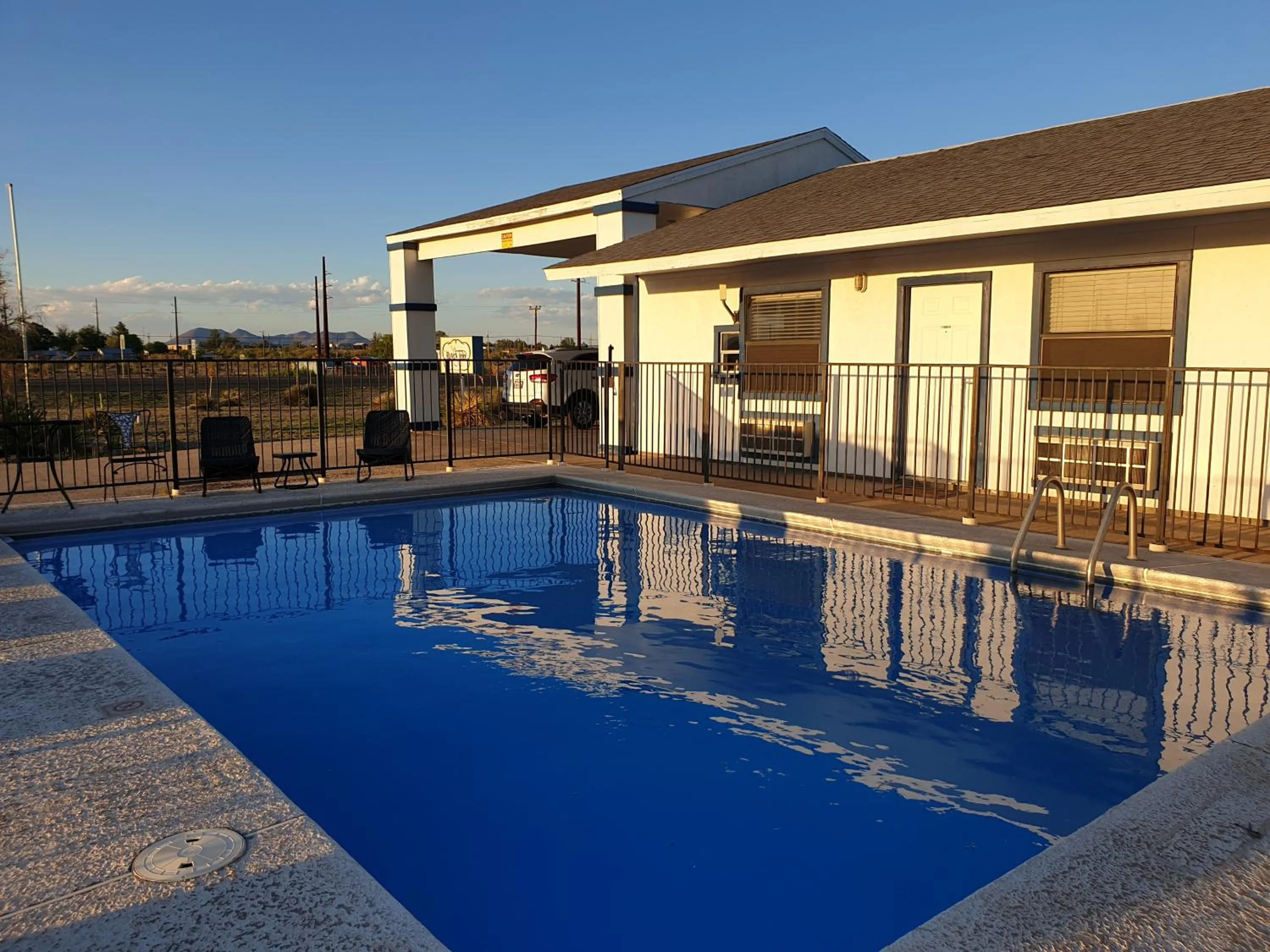 Swimming pool in Riata Inn - Marfa