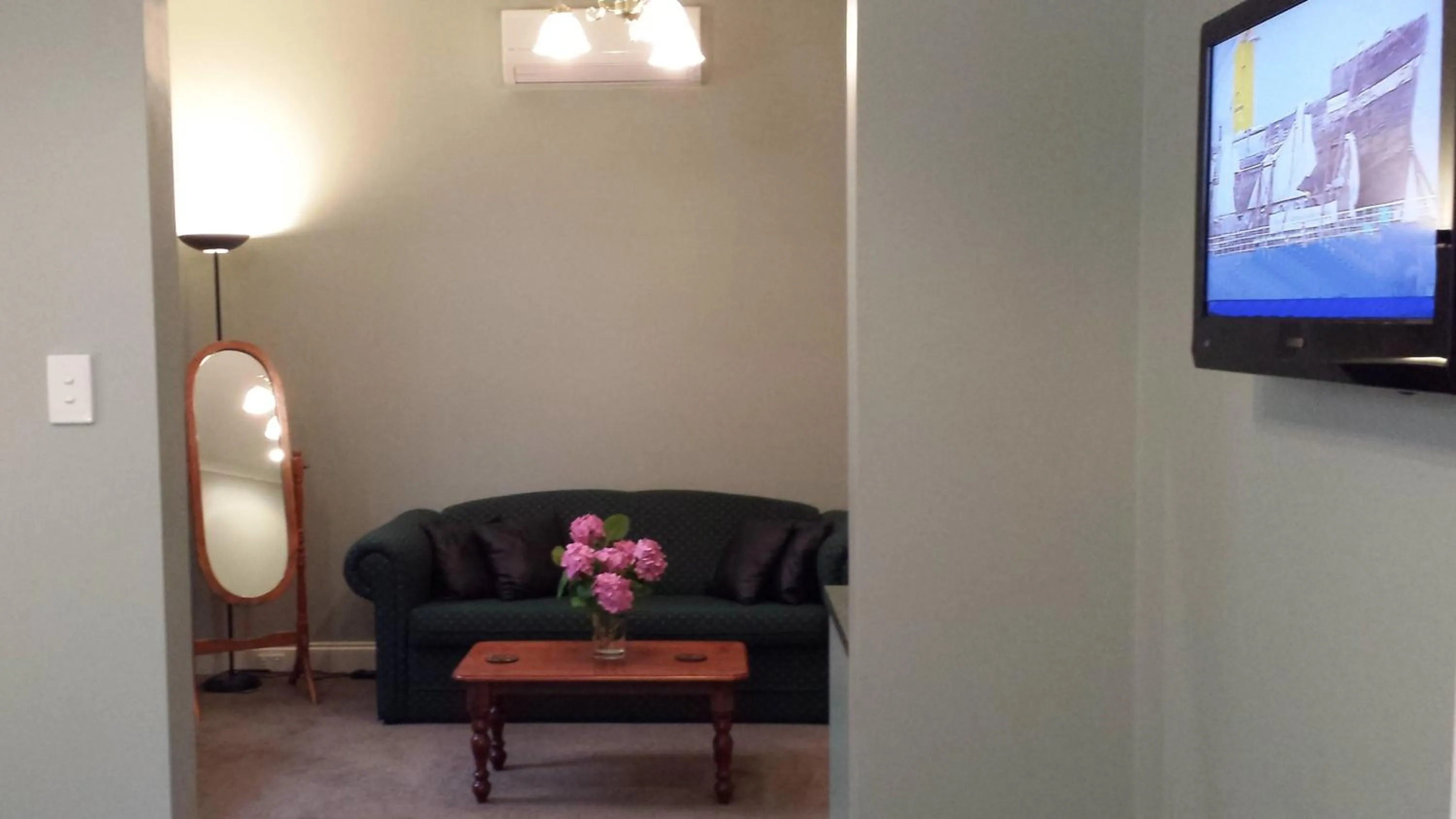 TV and multimedia in Daylesford Motor Inn Vic Pty Ltd