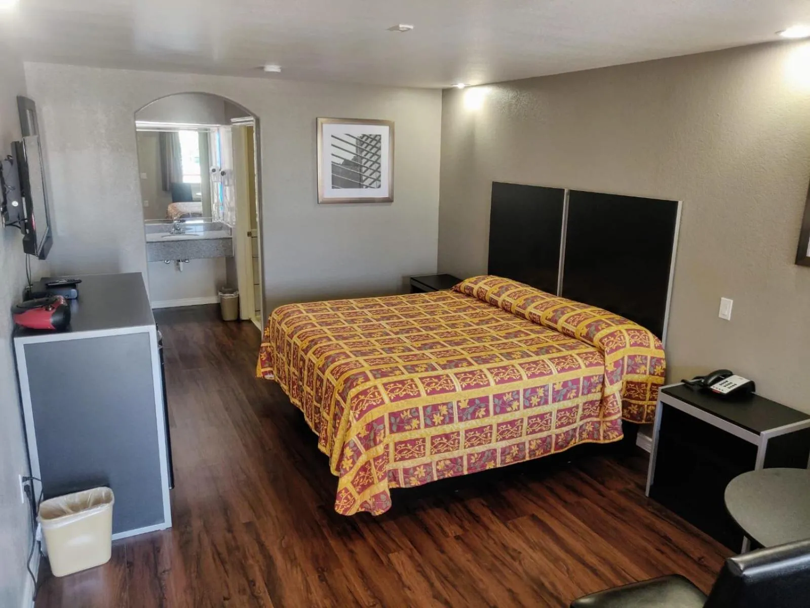 Bed in Palace Inn 610 & MLK