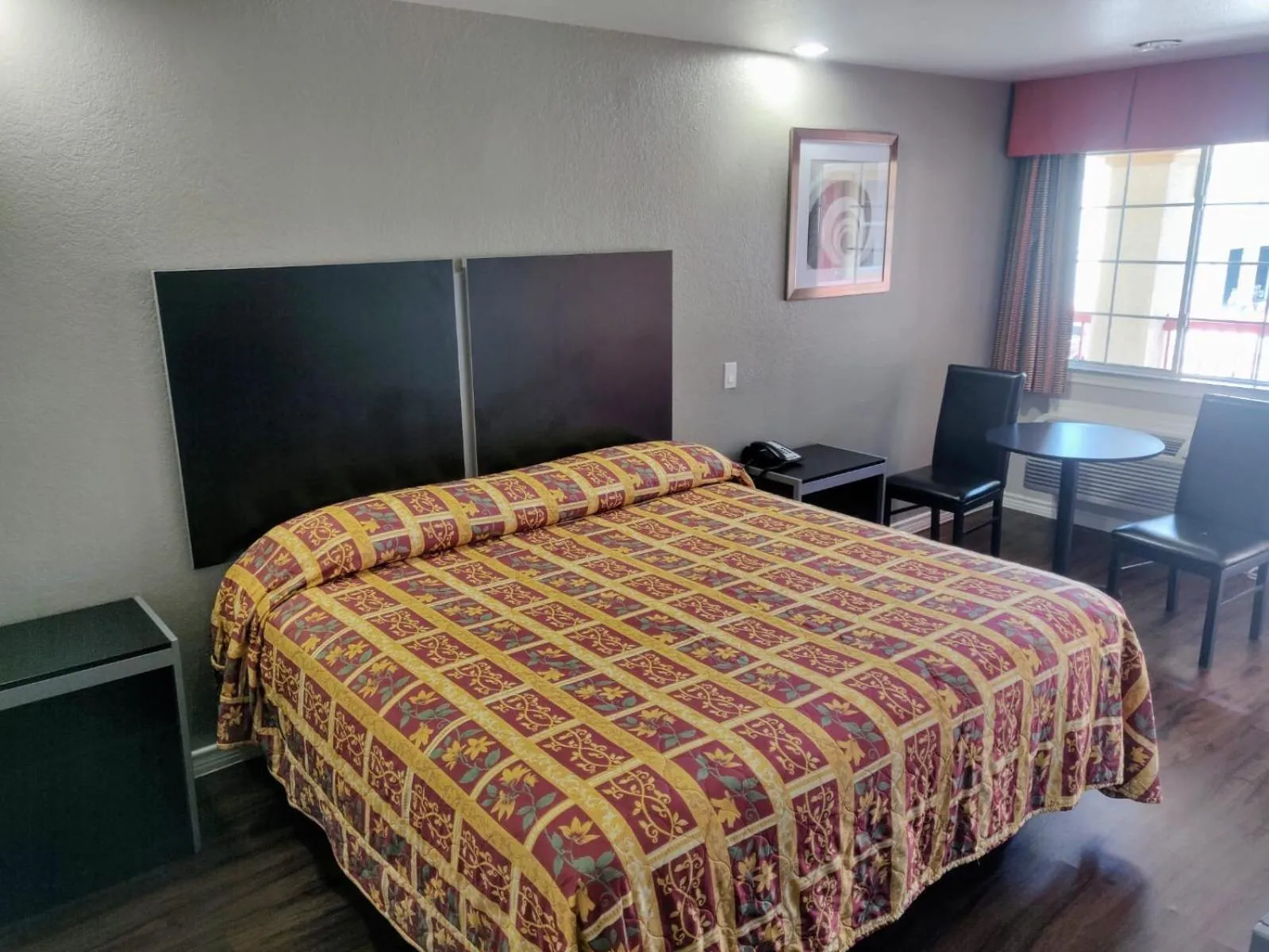 Bed in Palace Inn 610 & MLK
