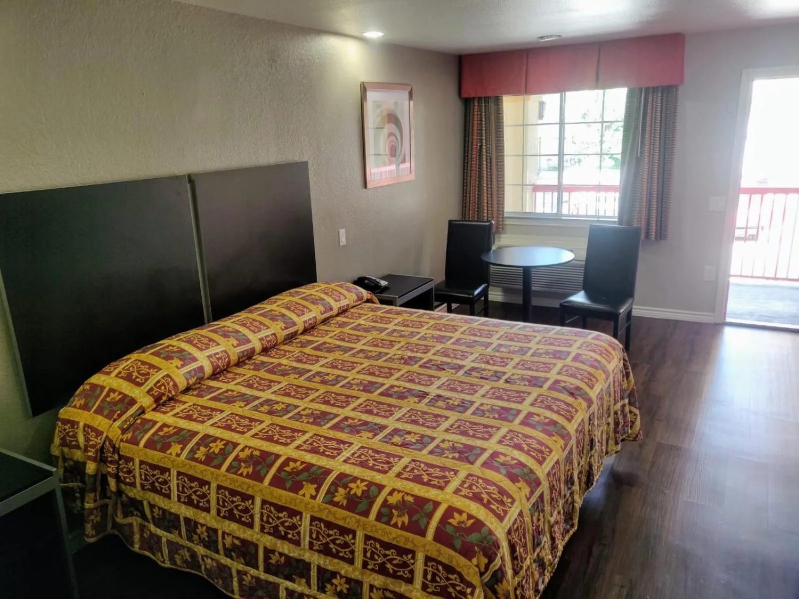 Bed in Palace Inn 610 & MLK